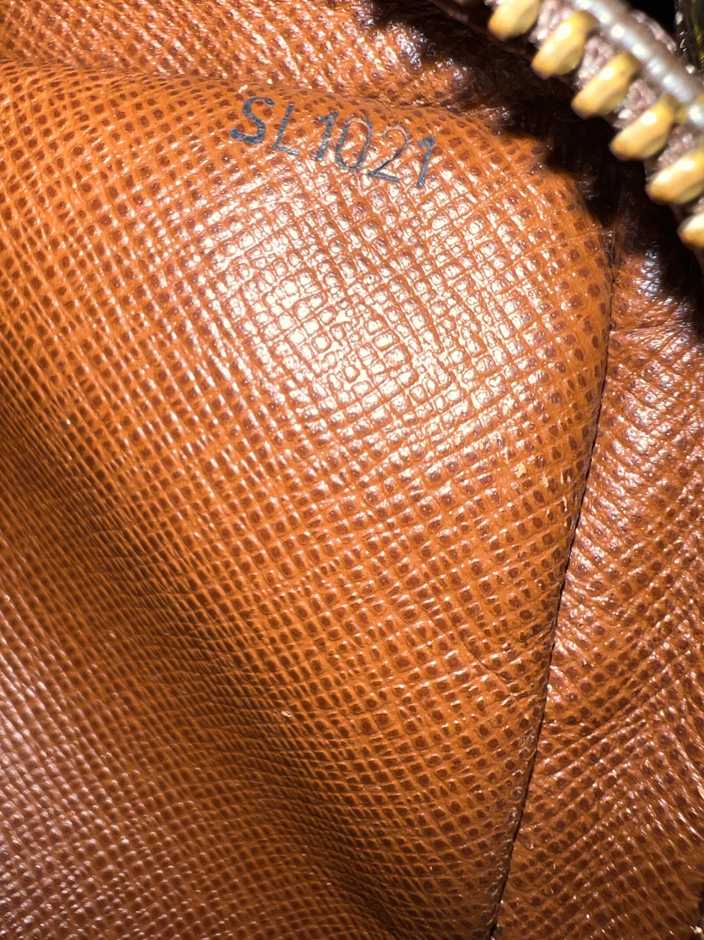 LOUIS VUITTON Marly Bandouliere