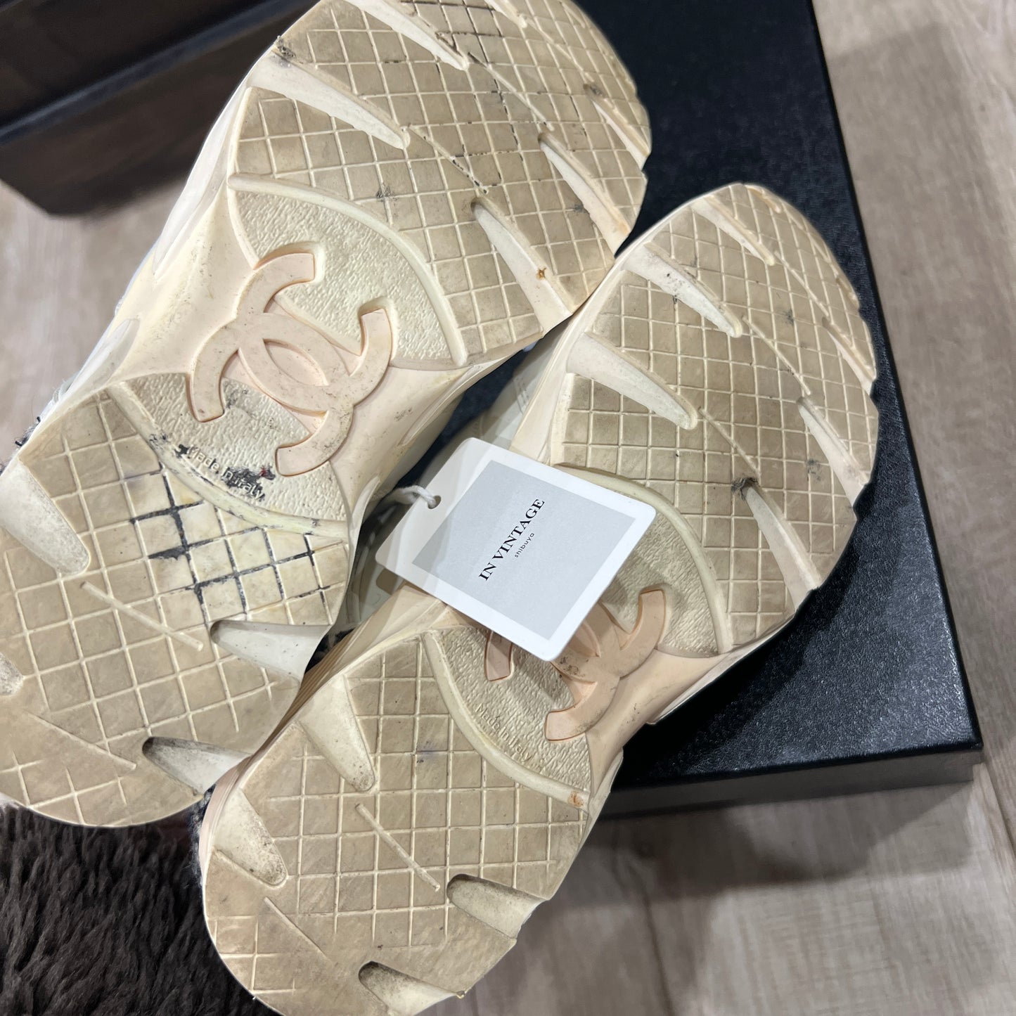 CHANEL White Leather And Tweed Trim CC Low Top Sneakers Size 36 1/2