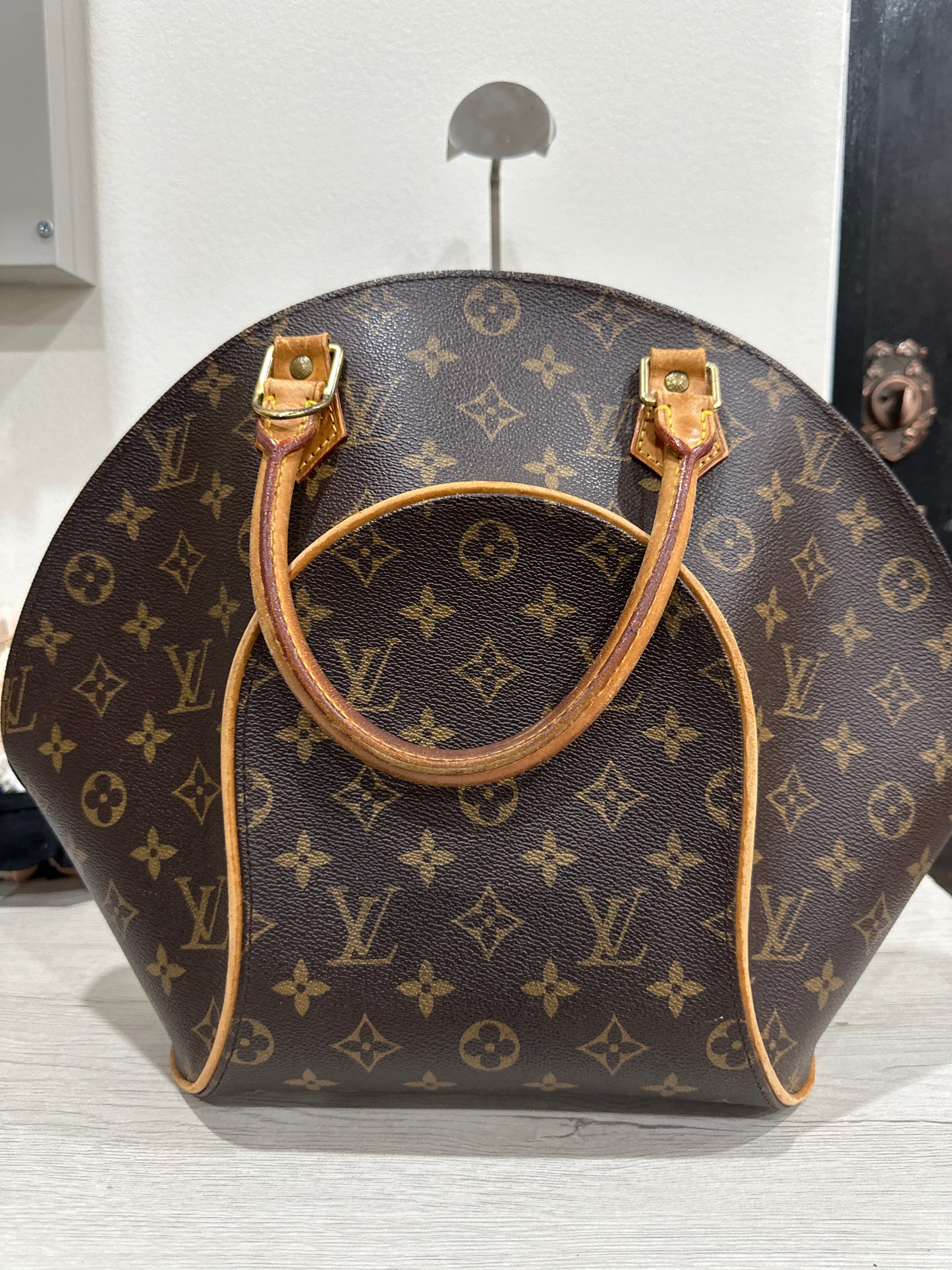 LOUIS VUITTON Ellipse