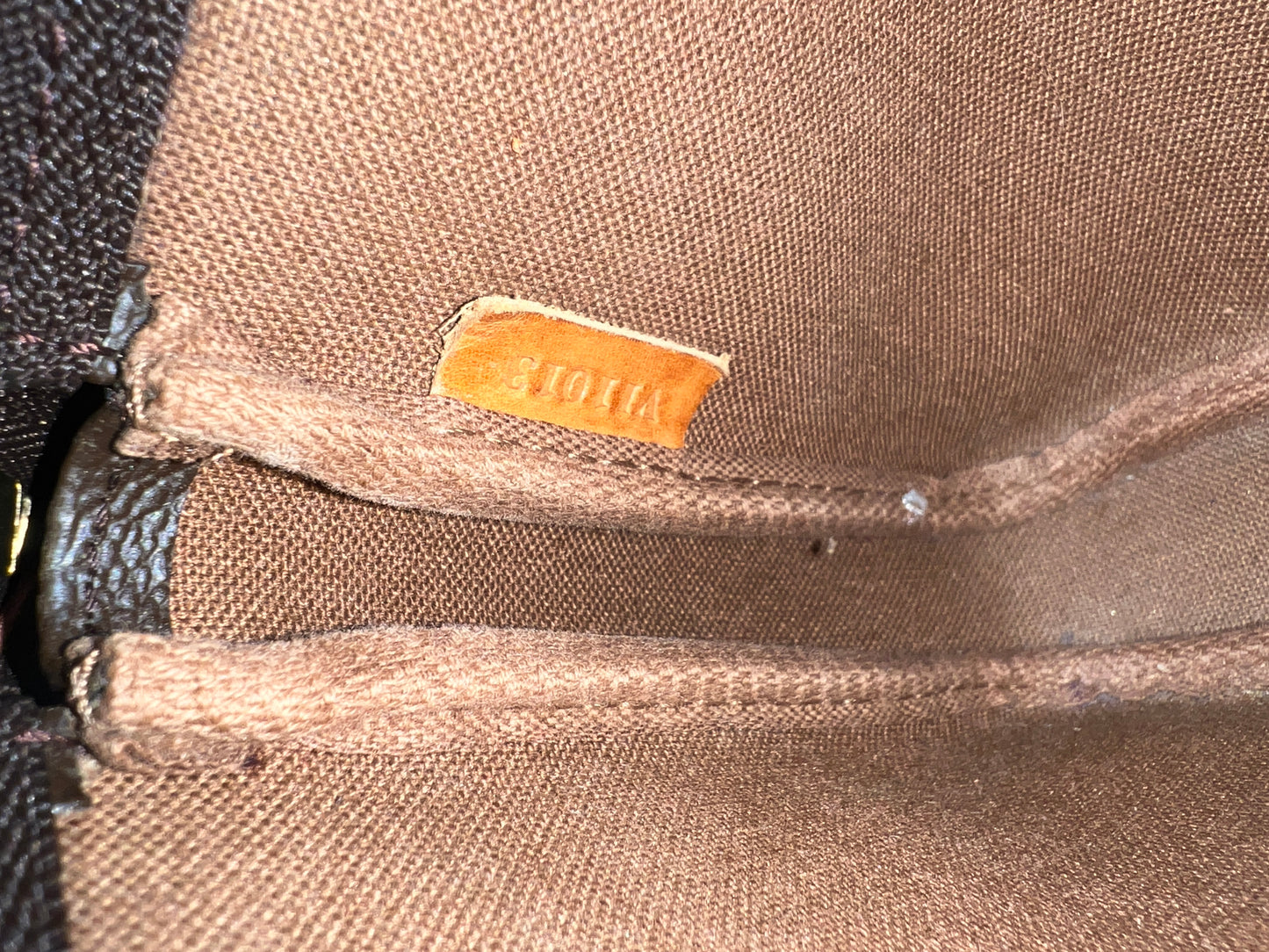 LOUIS VUITTON Pouchette