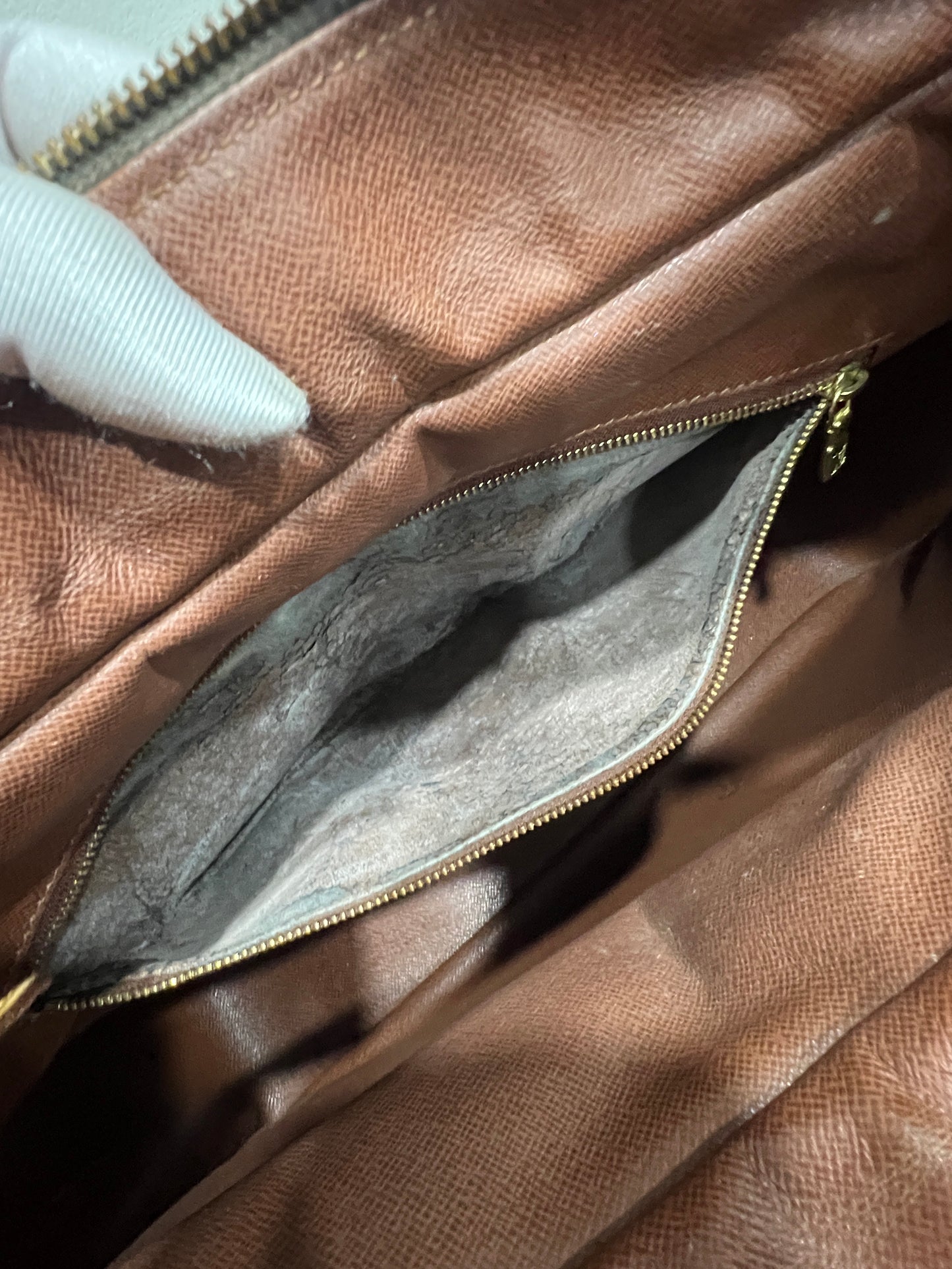 LOUIS VUITTON Boulogne 30 Shoulder bag