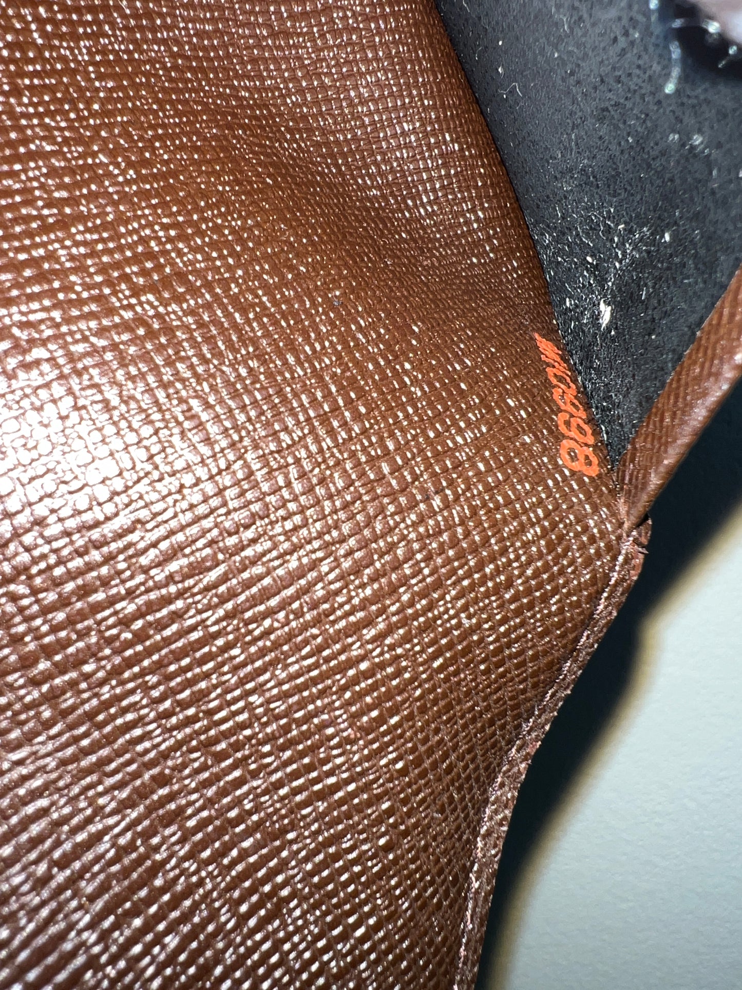 LOUIS VUITTON PASSPORT CASE DAMIER