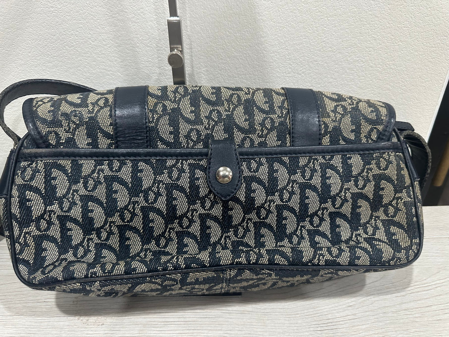 CHRISTIAN DIOR