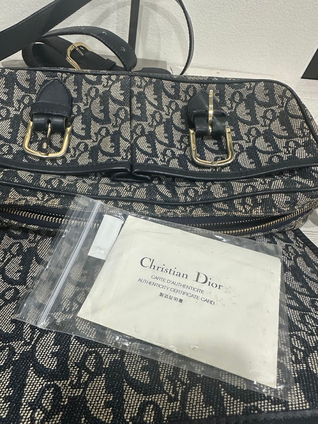 CHRISTIAN DIOR
