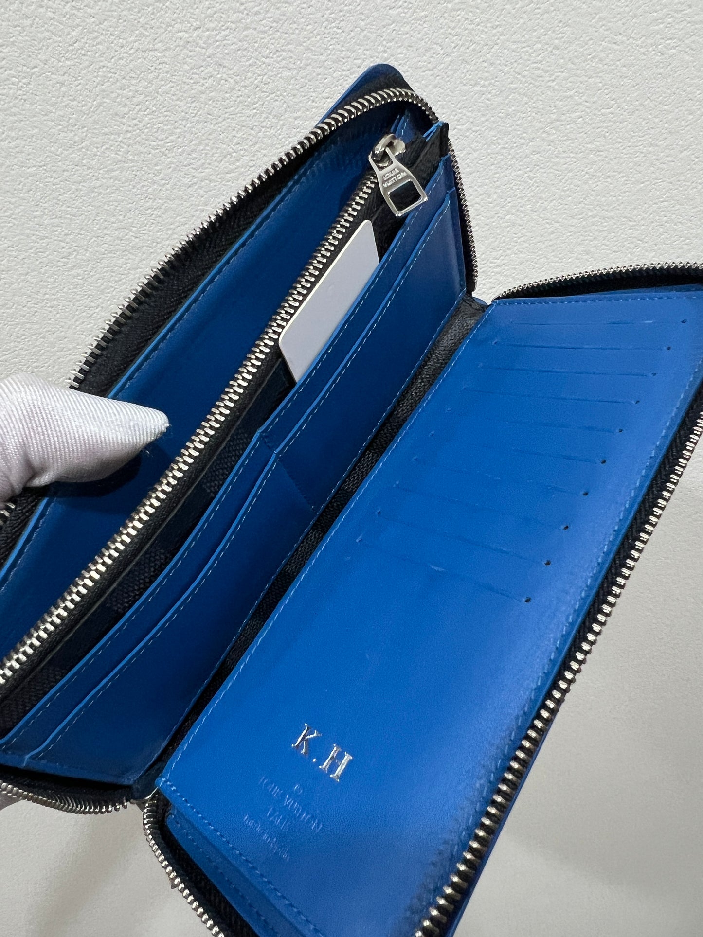 LOUIS VUITTON Damier Graphite Zippy Vertical