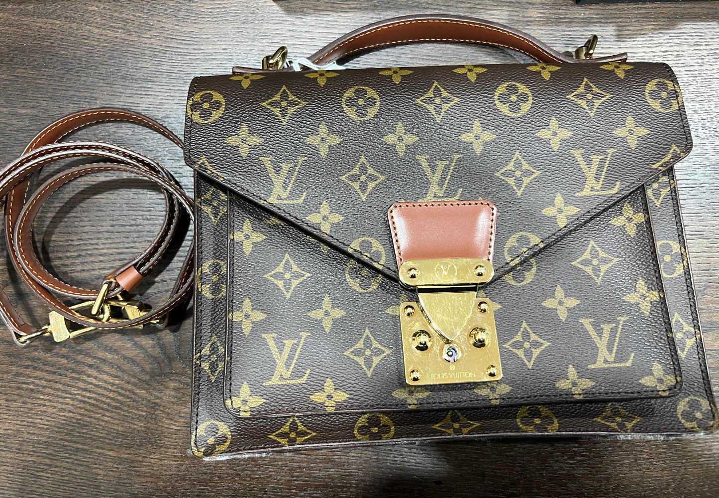 LOUIS VUITTON Monceau 26