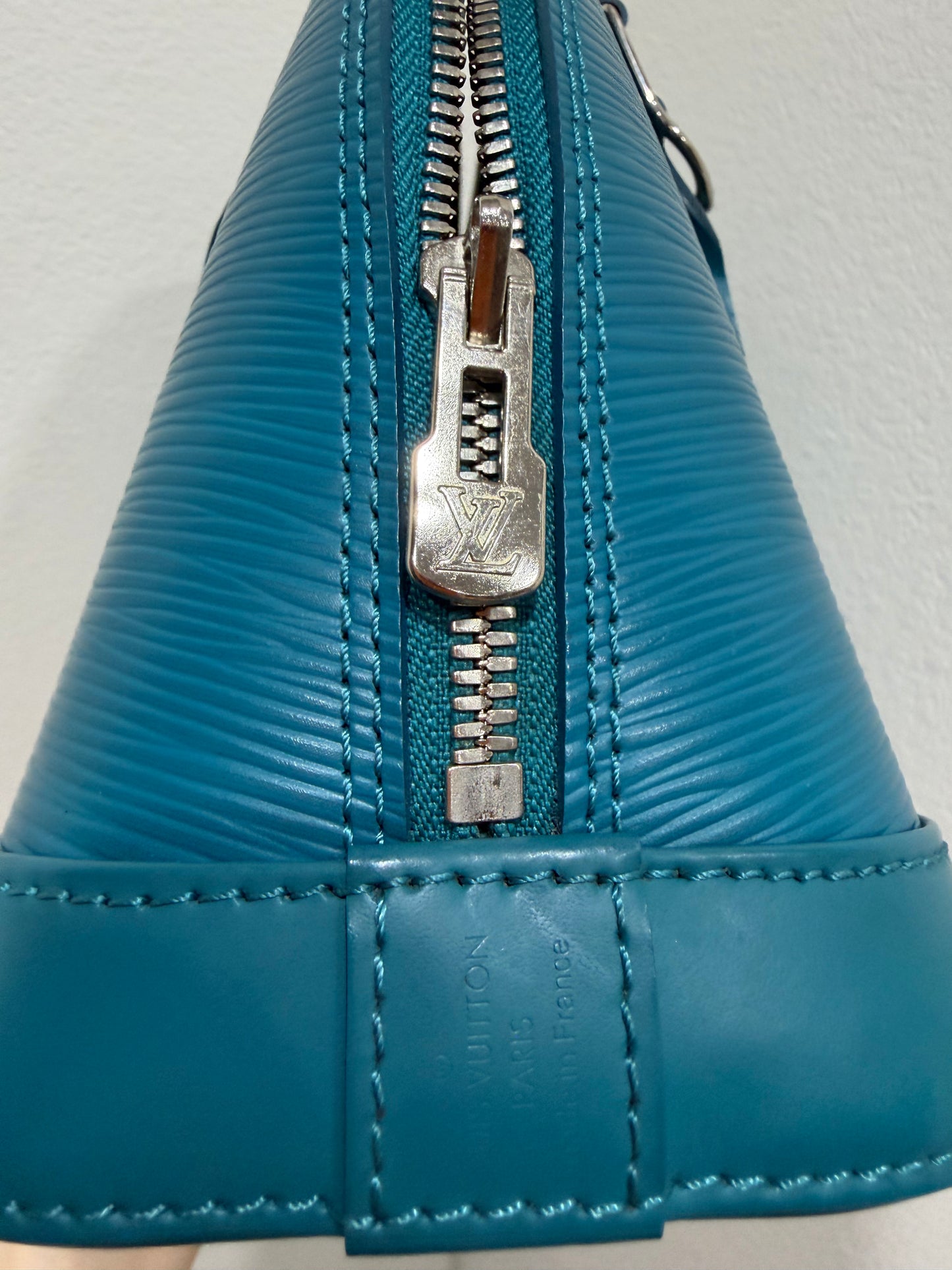 Louis Vuitton Alma bb epi