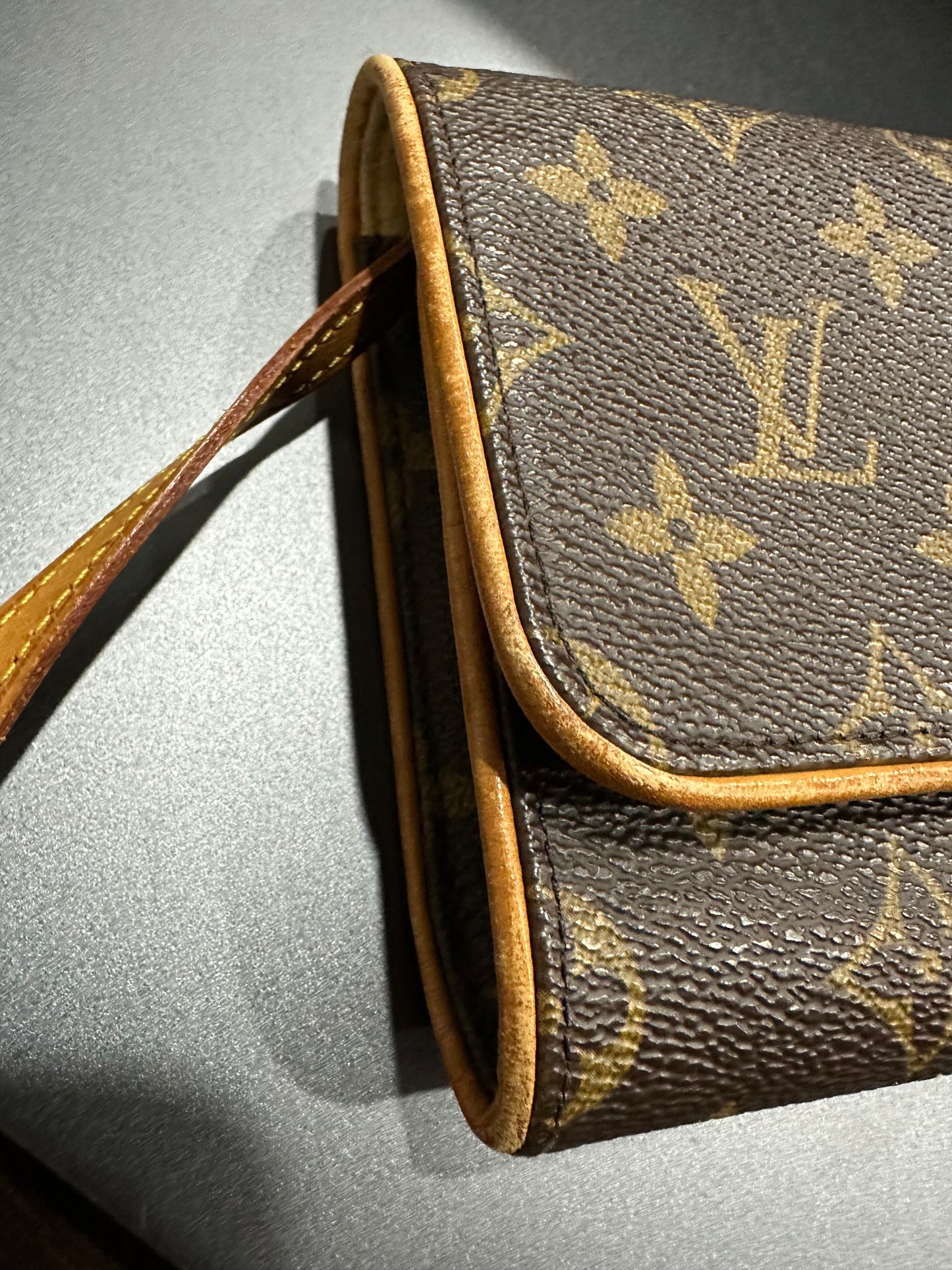 LOUIS VUITTON Pochette Twin