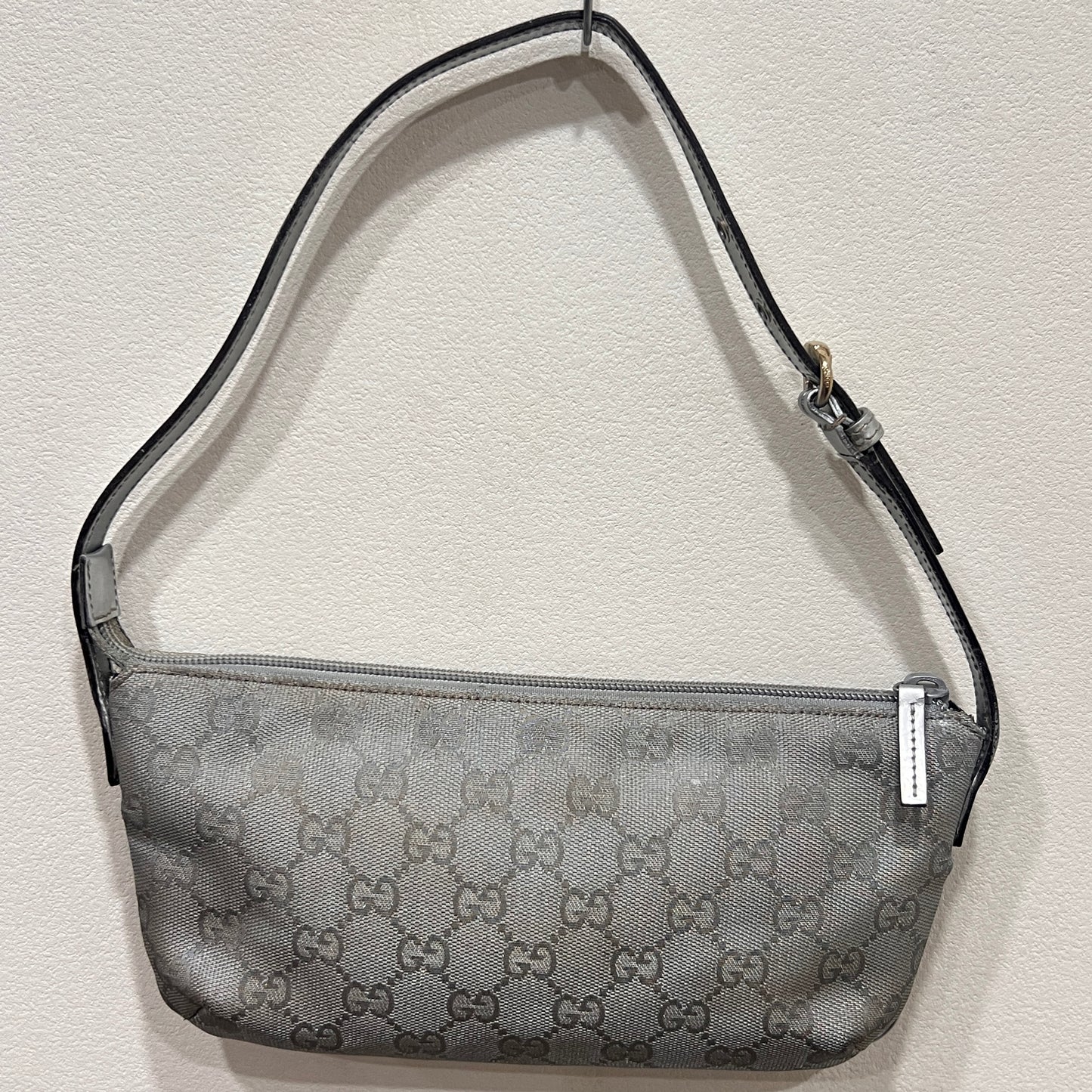 GUCCI Silver/Gray Shoulder Bag
