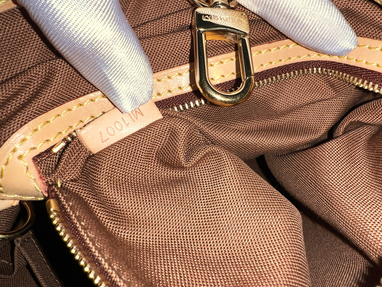 LOUIS VUITTON BATIGNOLLES Vertical Tote Bag