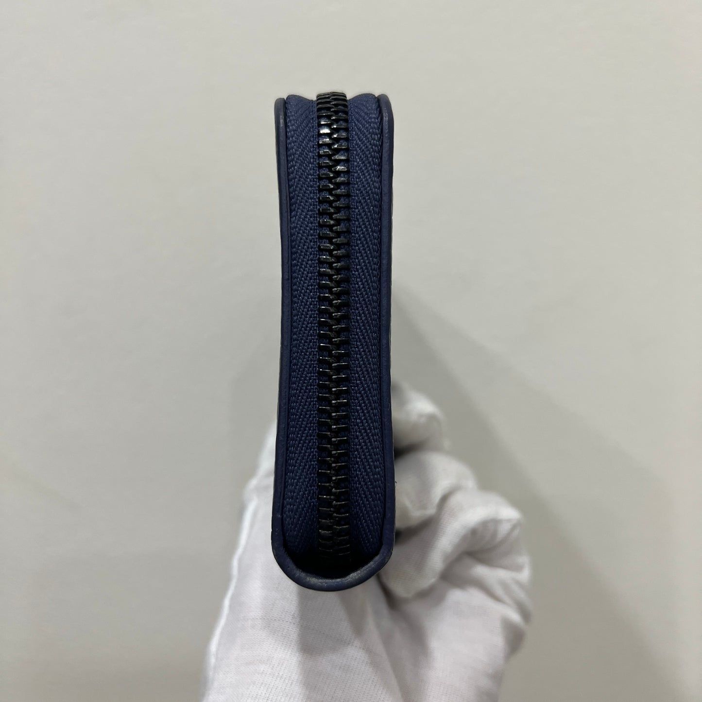 LOUIS VUITTON Zippy Wallet