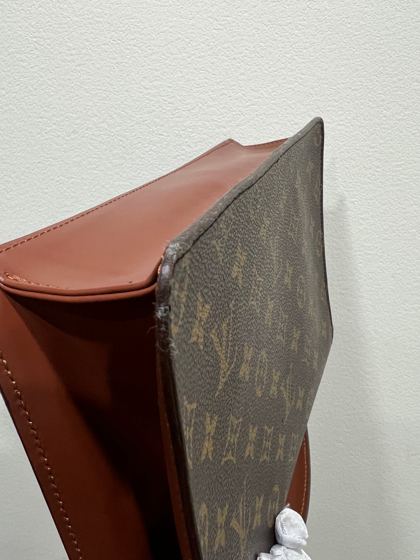 LOUIS VUITTON Monceau 26