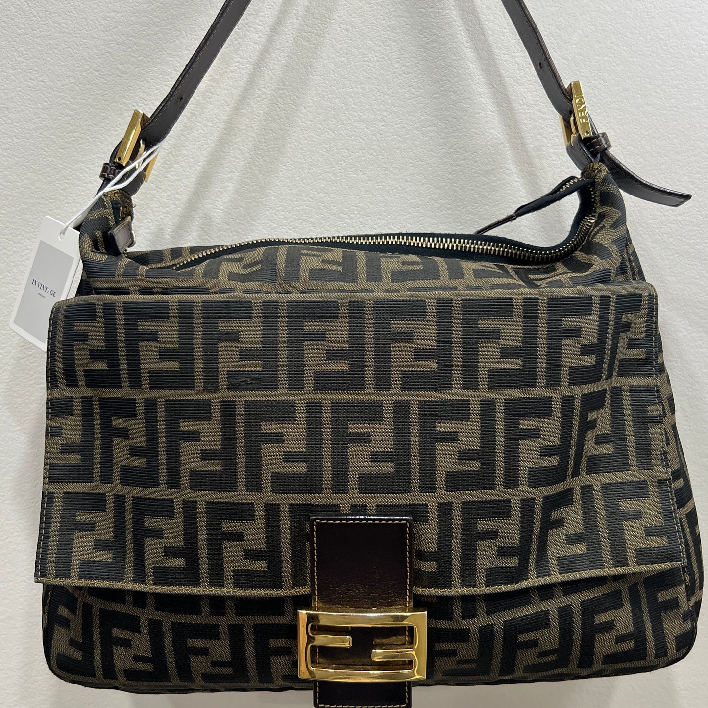 FENDI Mamma One Shoulder Baguette Gold