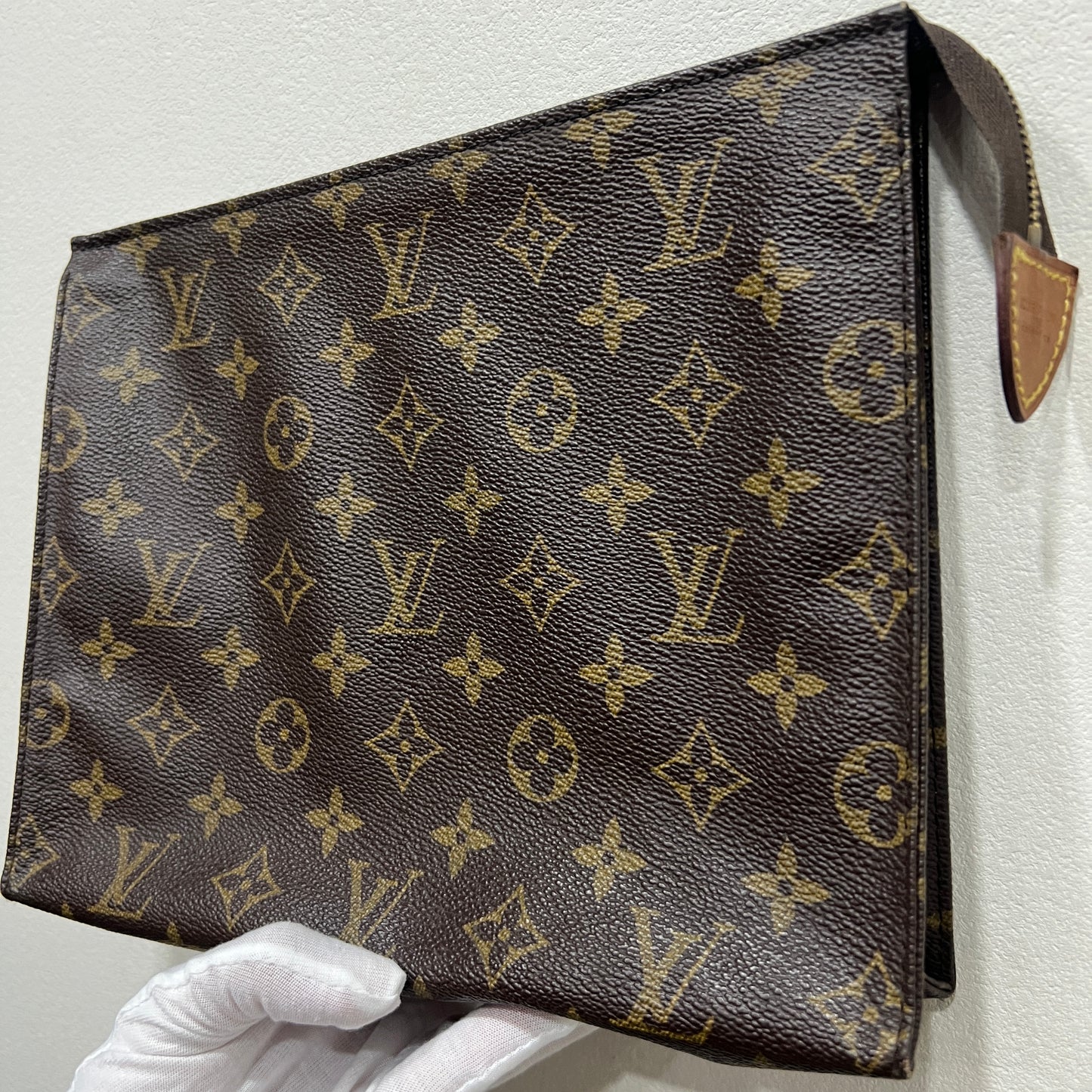 LOUIS VUITTON Toiletry Pouch (24901)