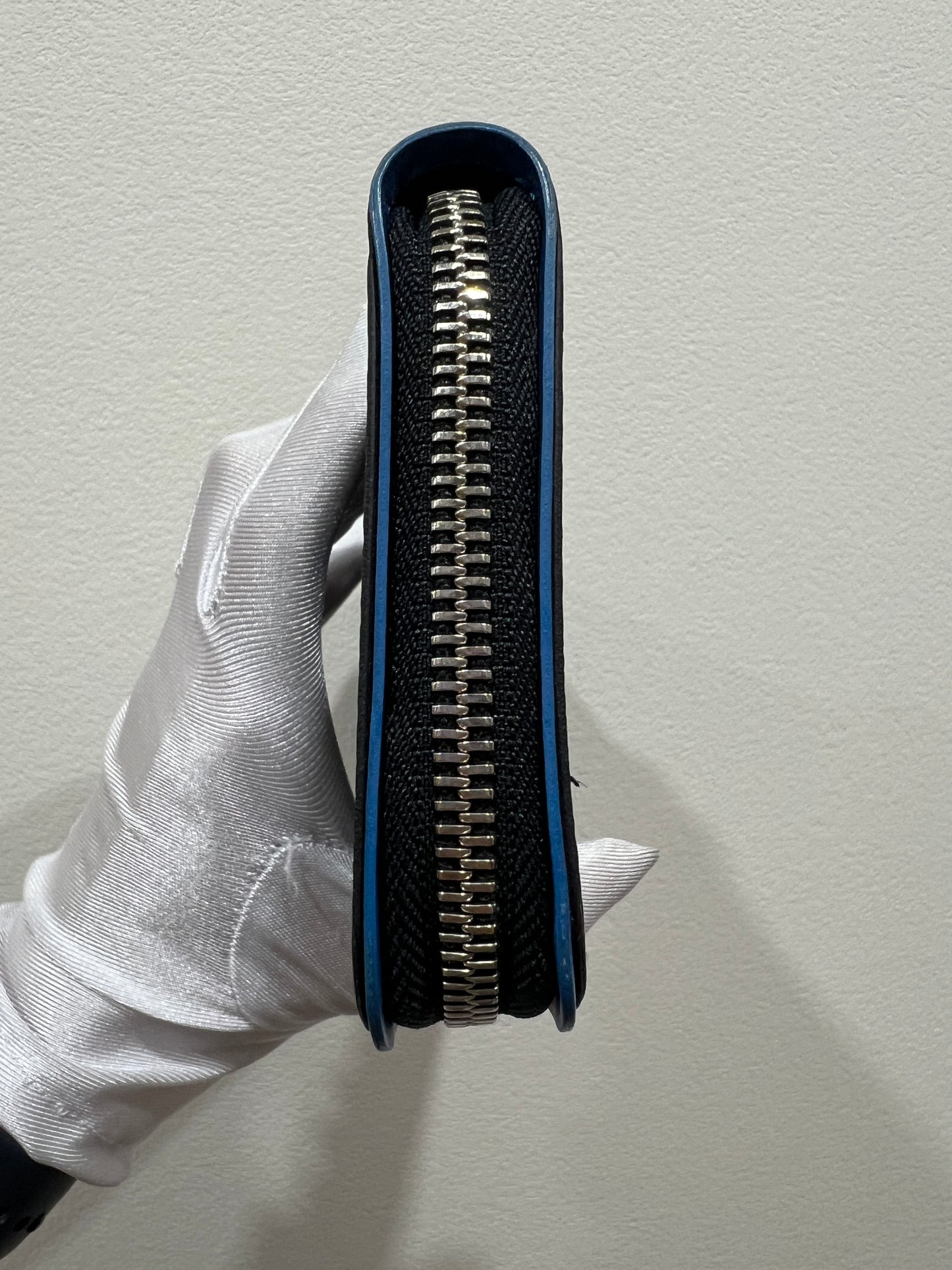 LOUIS VUITTON Damier Graphite Zippy Vertical