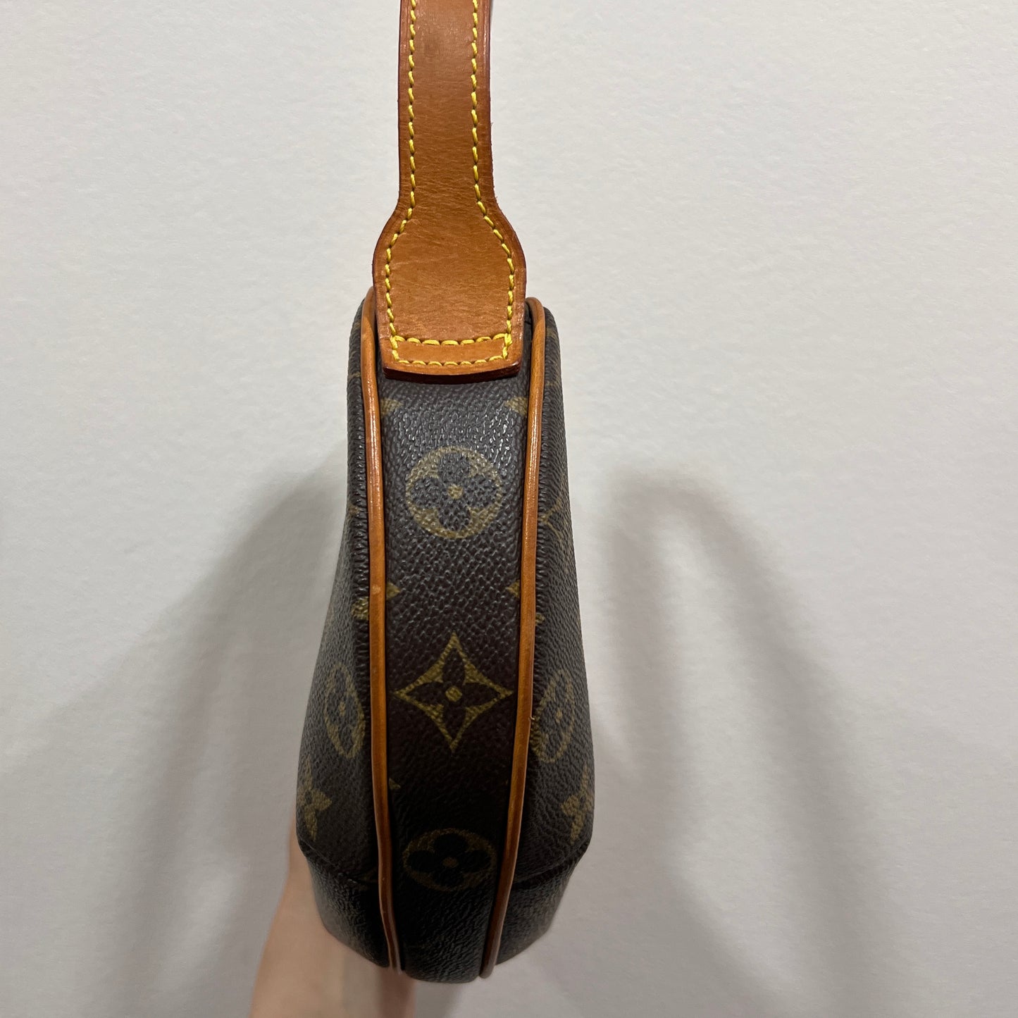LOUIS VUITTON Croissant PM