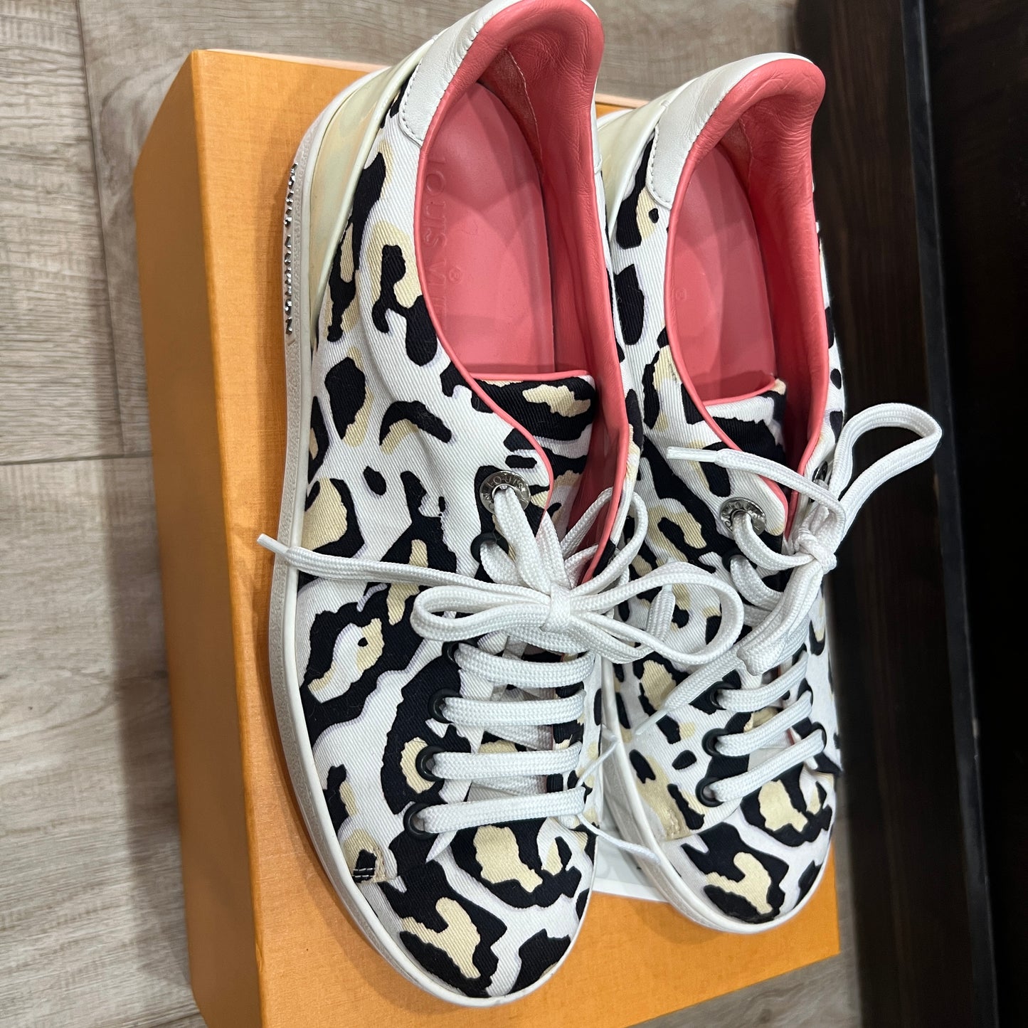 LOUIS VUITTON Low Cut Sneakers Size 37 1/2