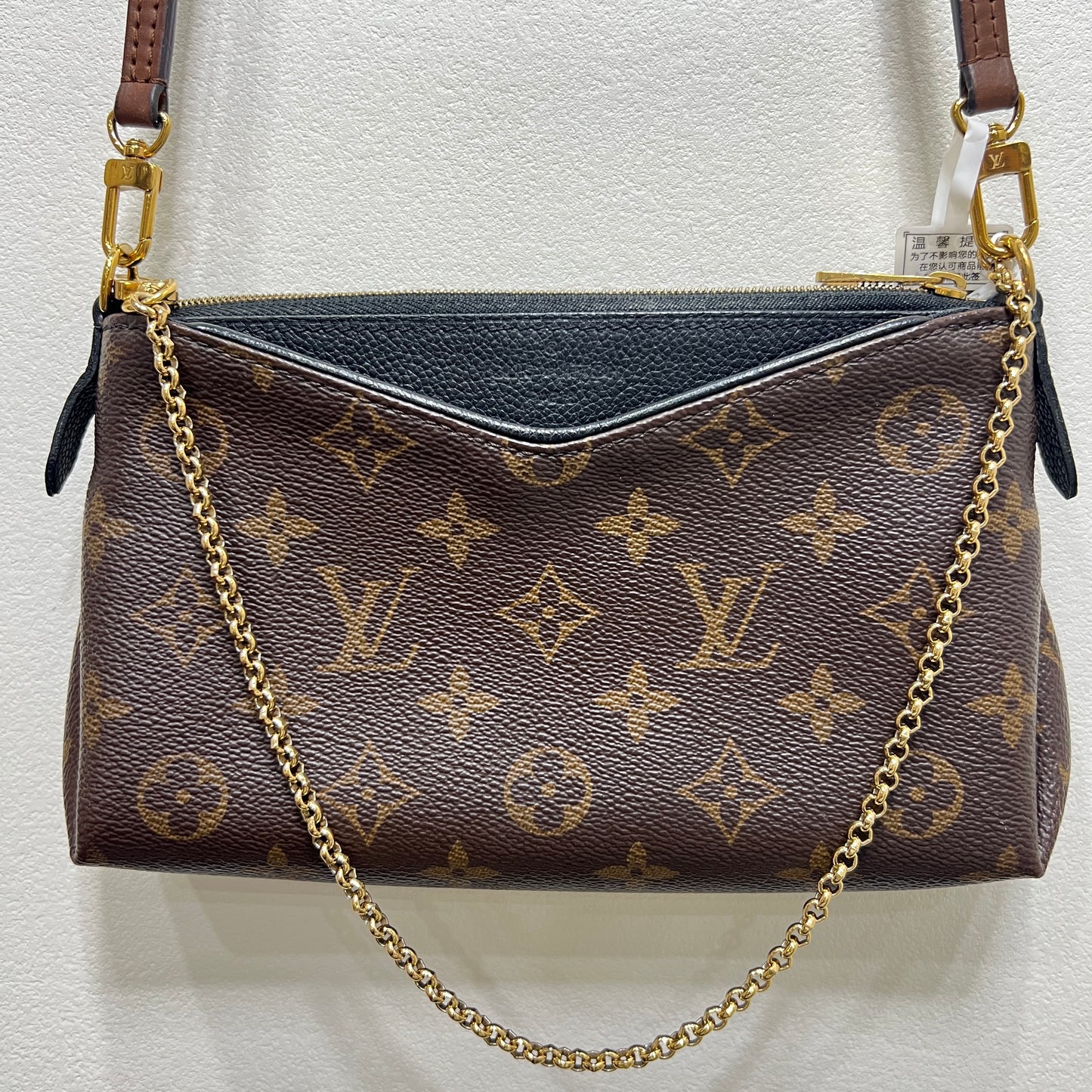 LOUIS VUITTON Pallas Clutch Black