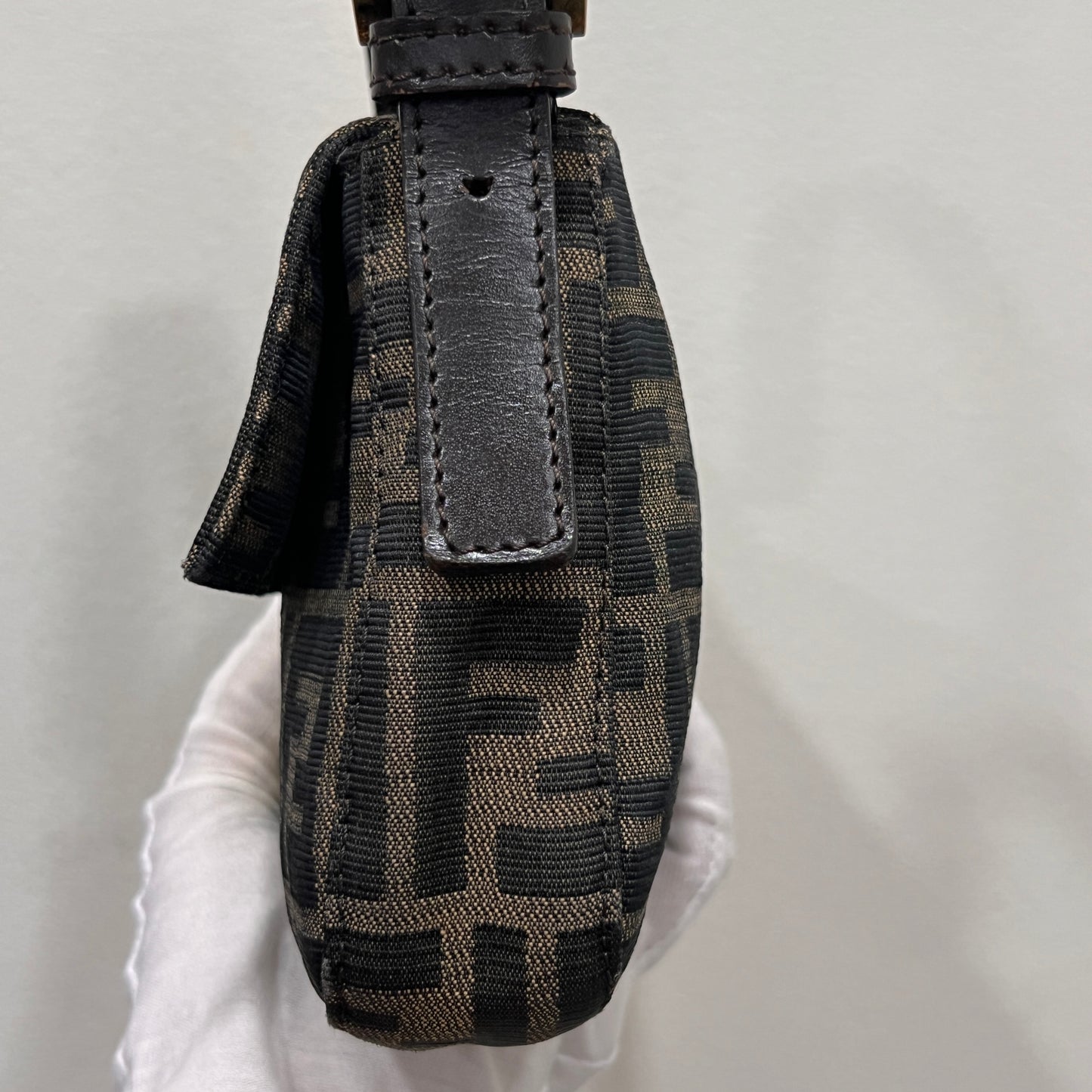 FENDI Baguette Gold