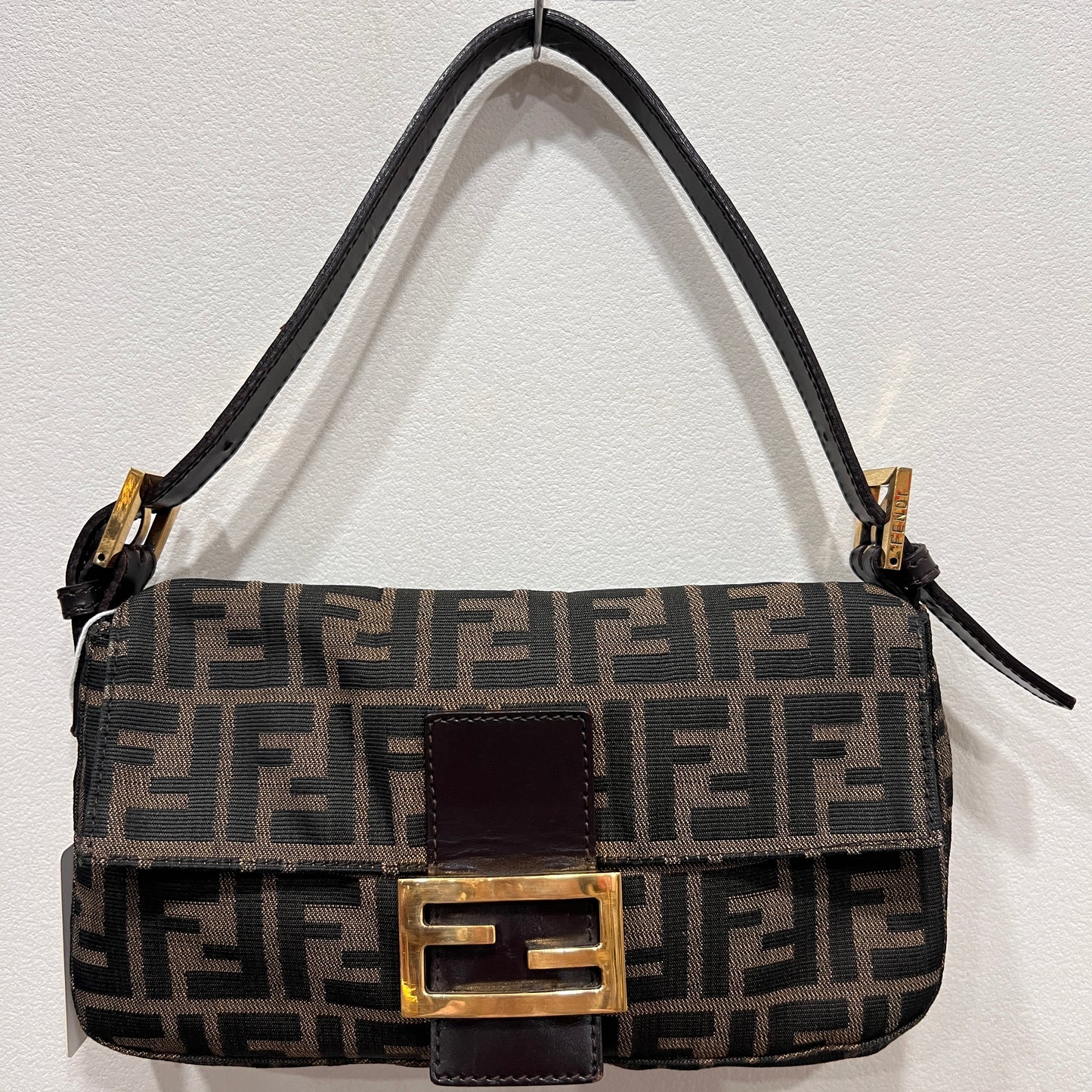 FENDI Baguette Gold
