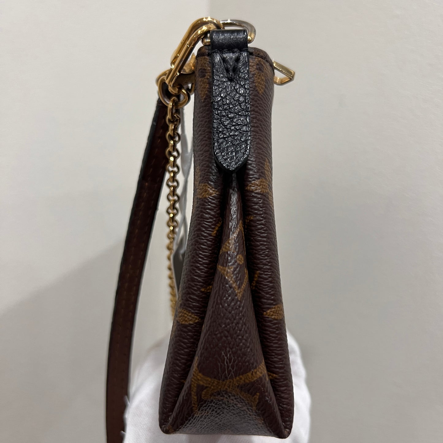 LOUIS VUITTON Pallas Black