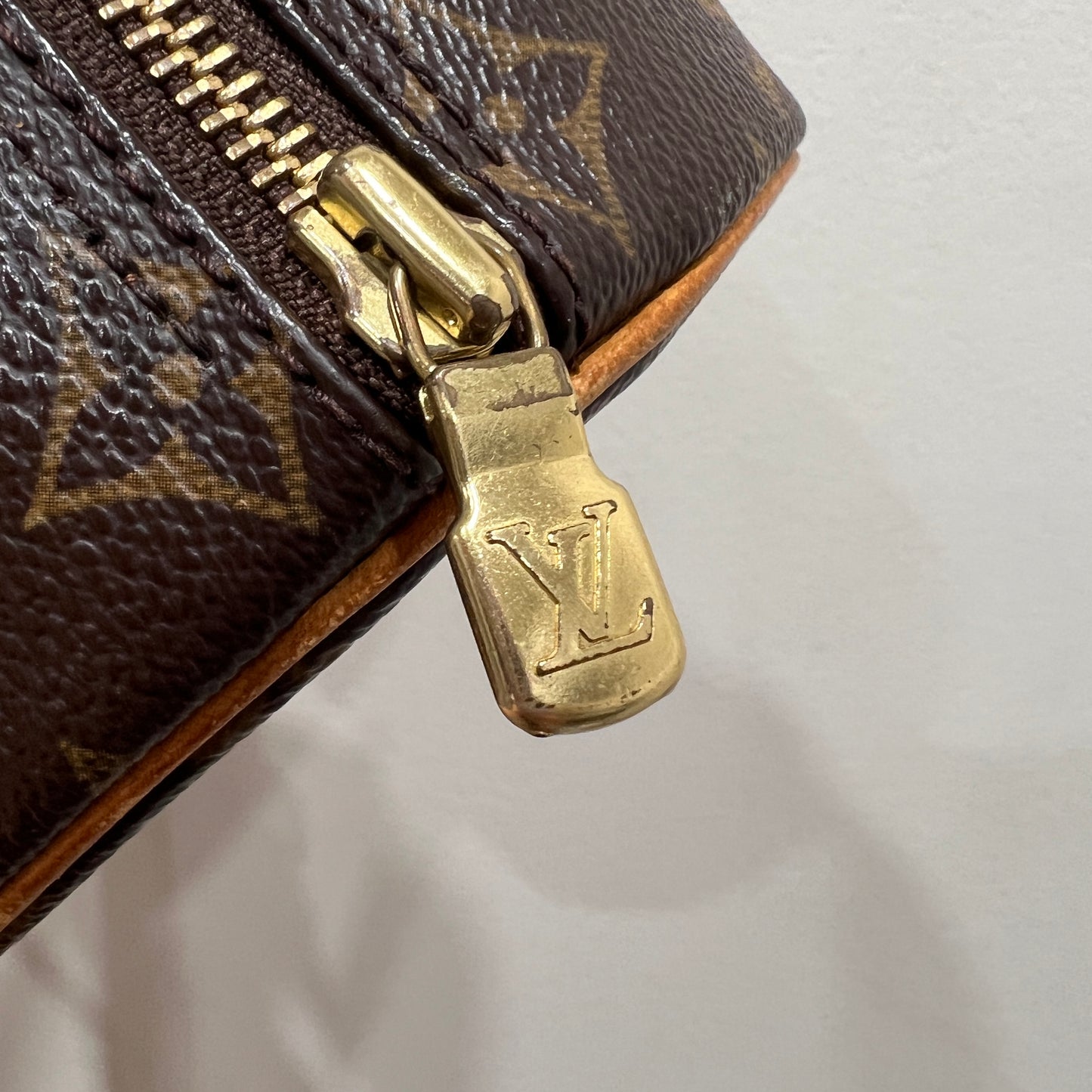 LOUIS VUITTON Papillon 28
