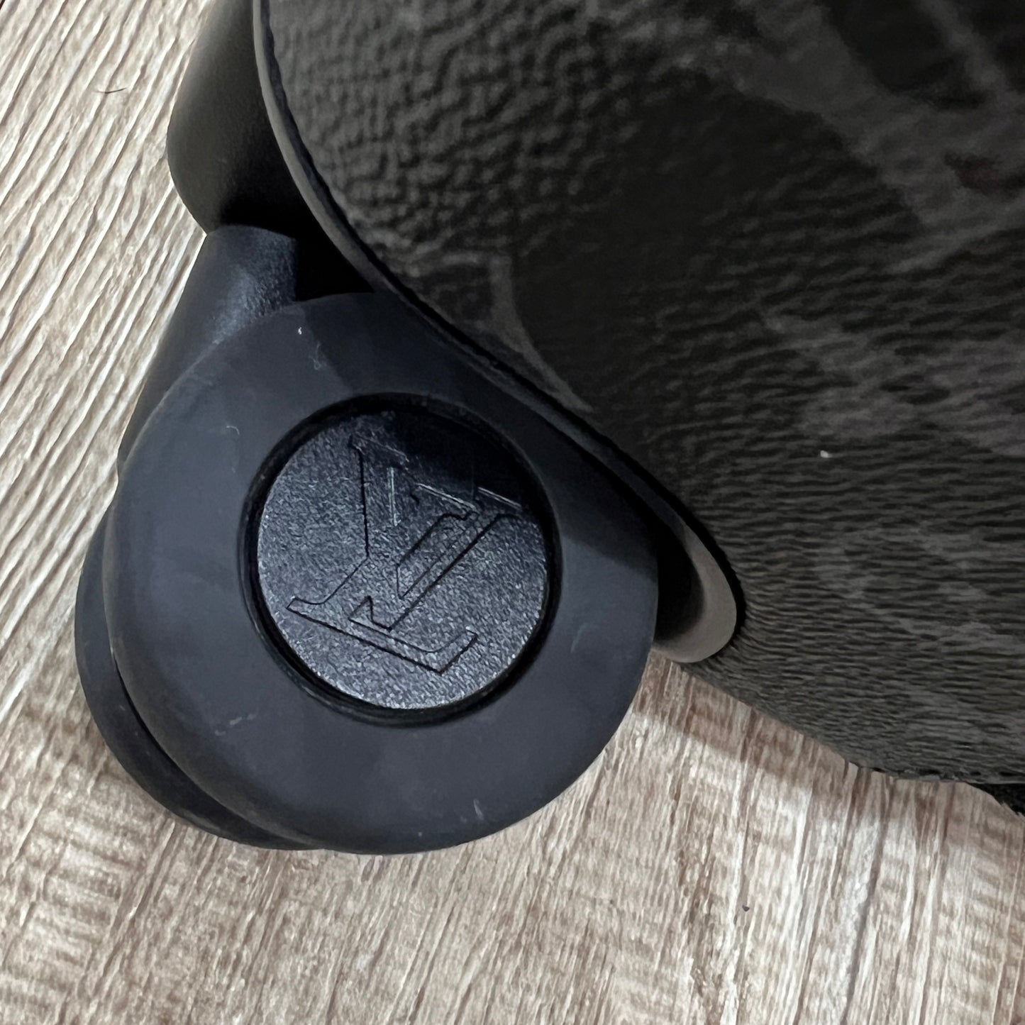 LOUIS VUITTON Horizon Grey Monogram Eclipse 55cm Suitcase