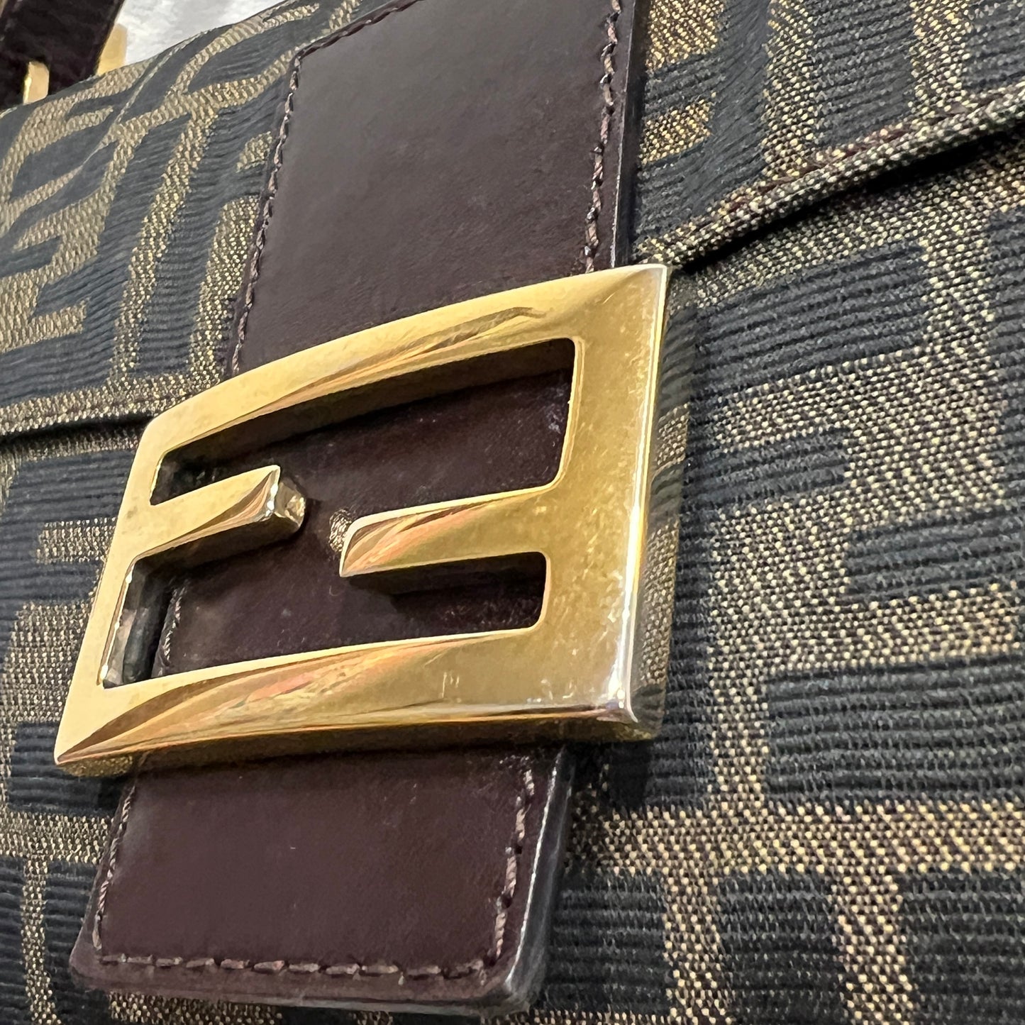 FENDI Baguette Gold