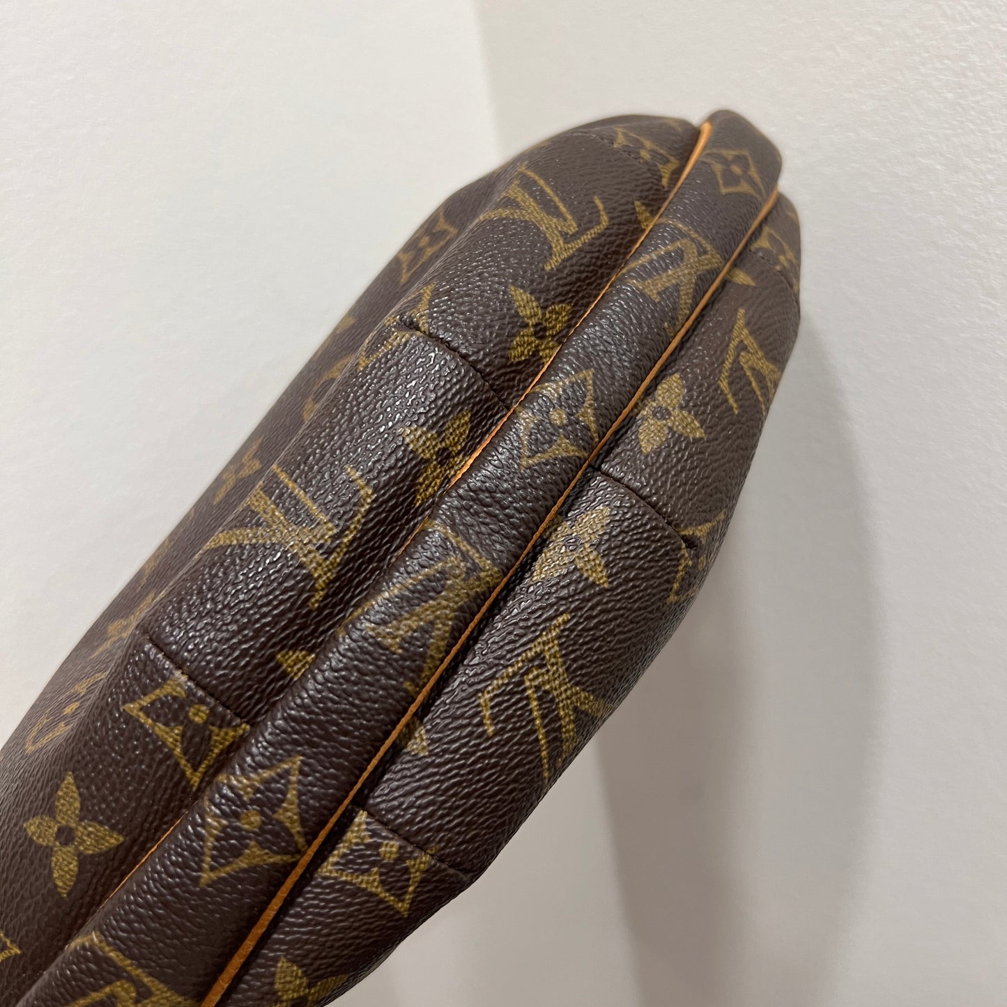 LOUIS VUITTON Croissant MM