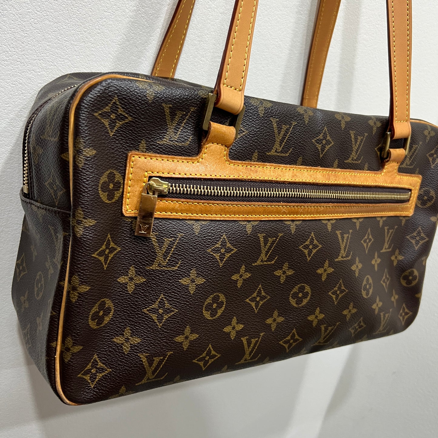 LOUIS VUITTON Cite GM