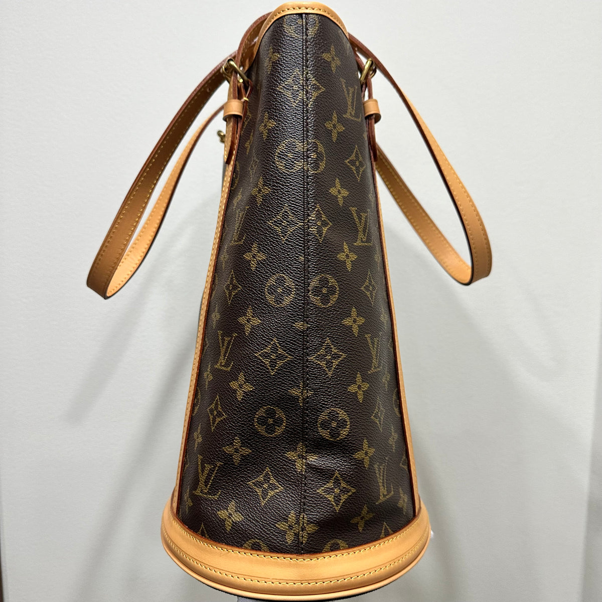 LOUIS VUITTON bucket GM