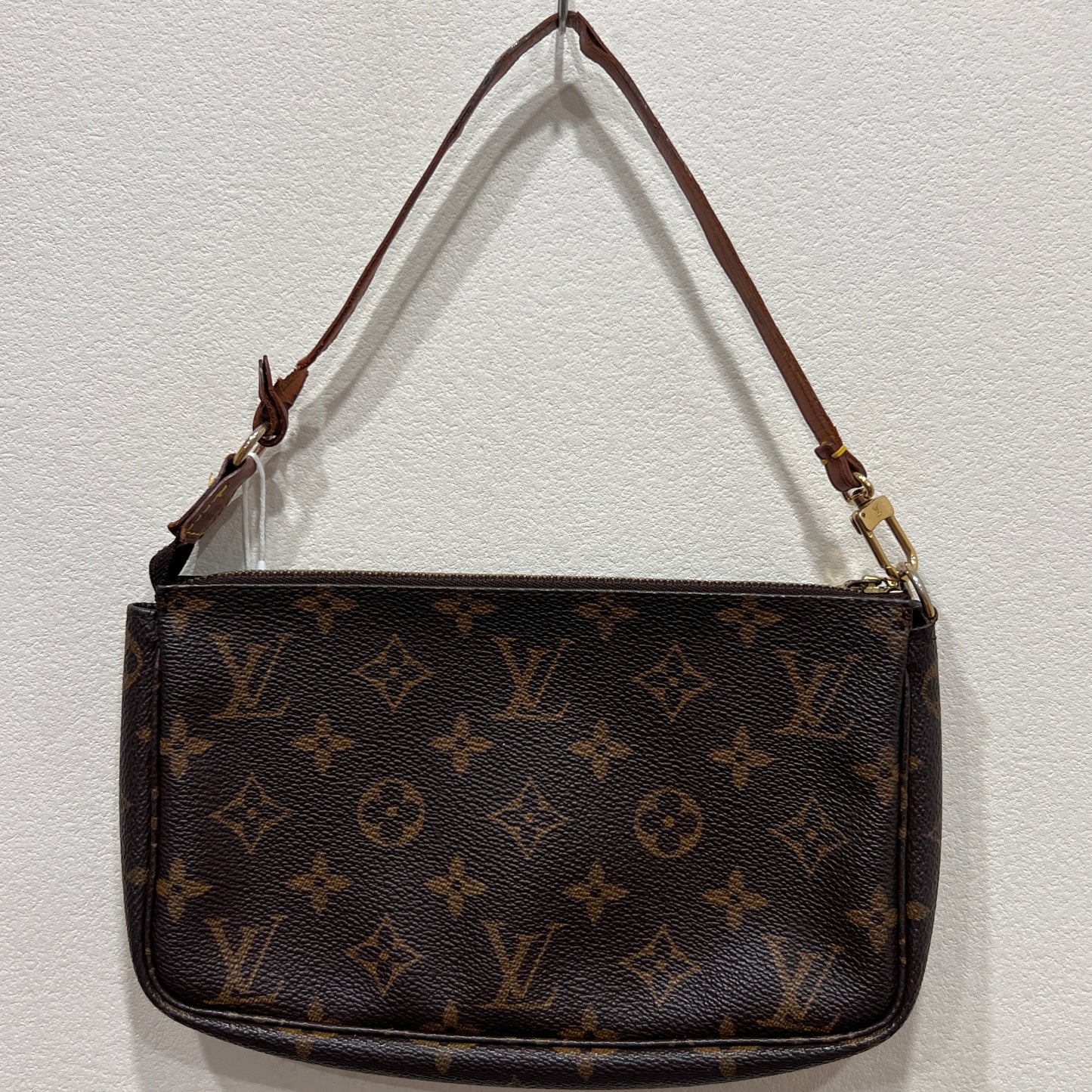 LOUIS VUITTON Accessory Pochette (28-5)