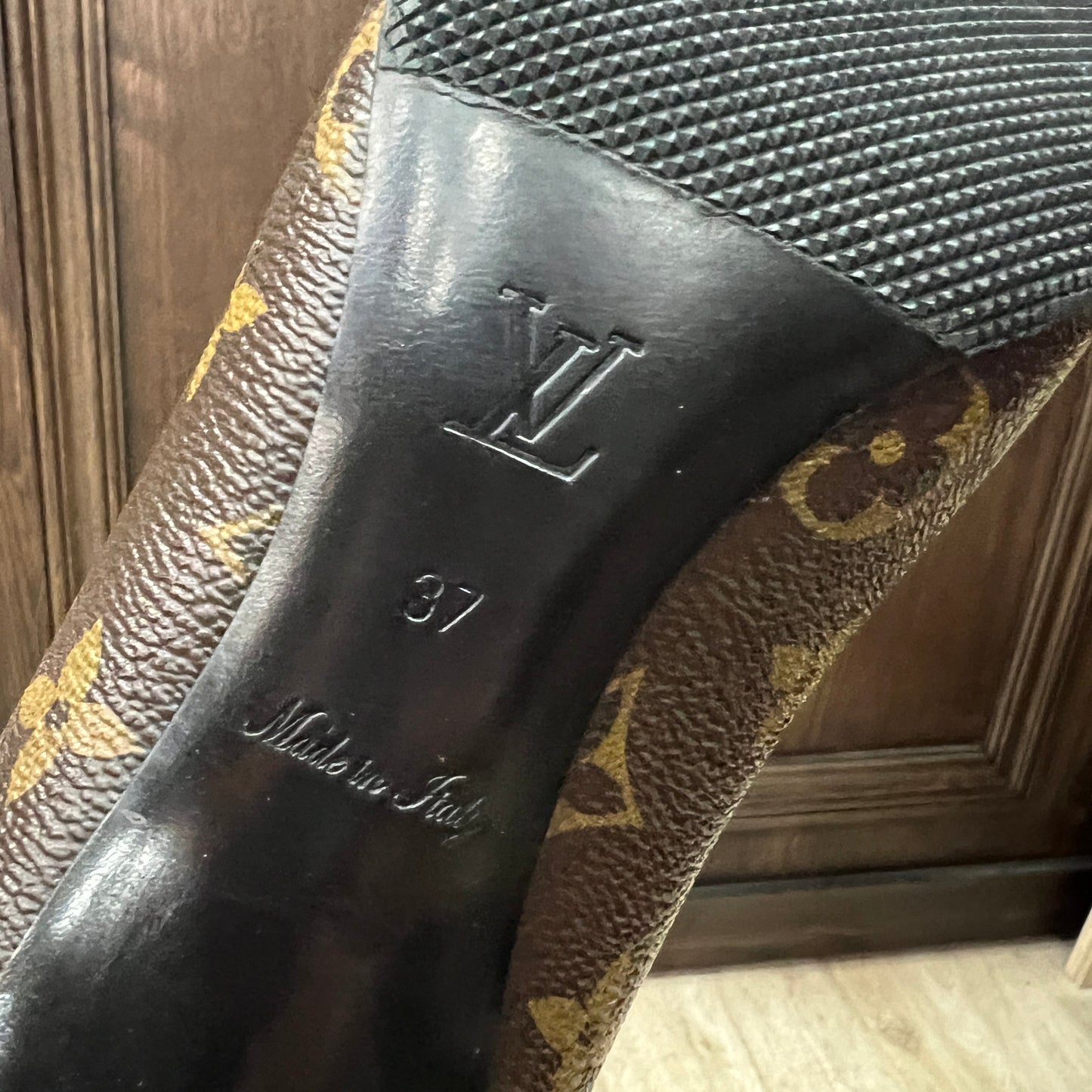 LOUIS VUITTON Shoes in Monogram with Heels Size 37
