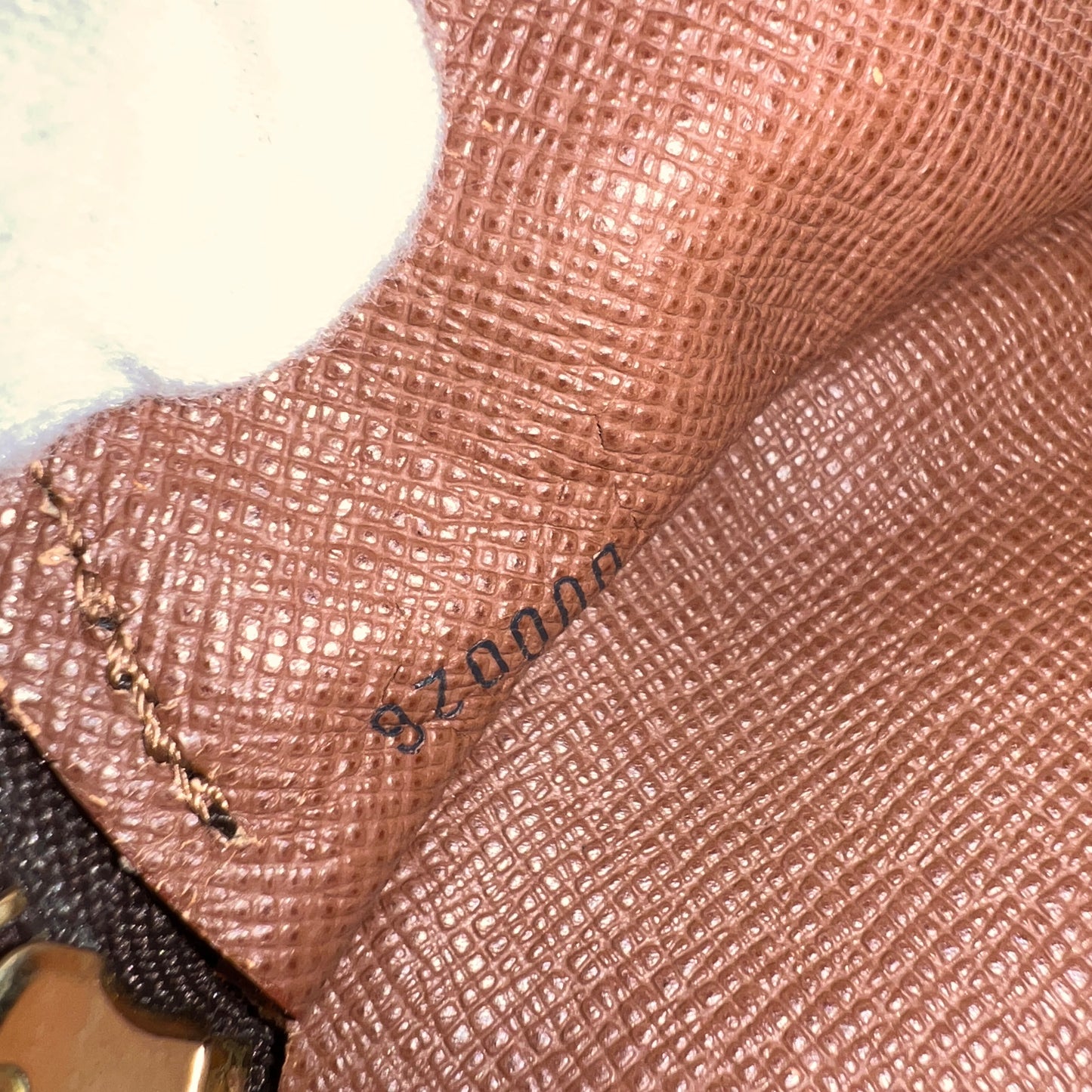 LOUIS VUITTON Papillon 28