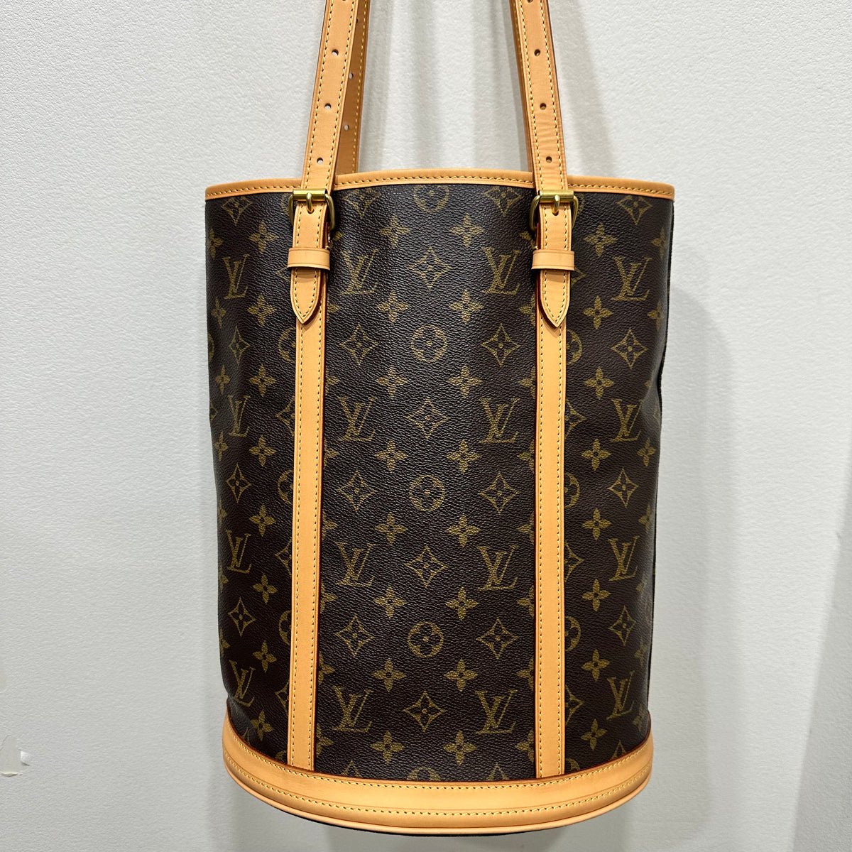 LOUIS VUITTON bucket GM