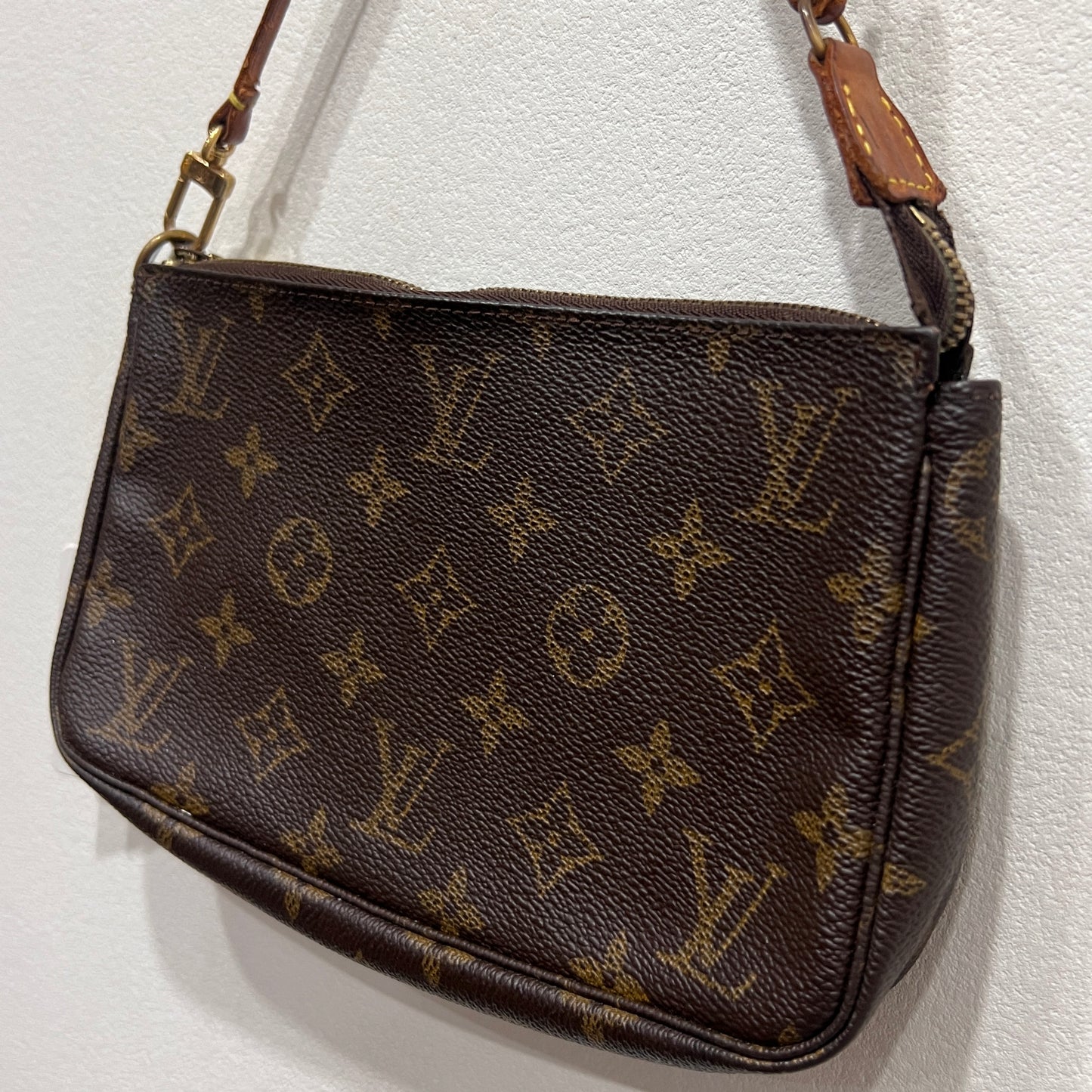 LOUIS VUITTON Accessory Pochette