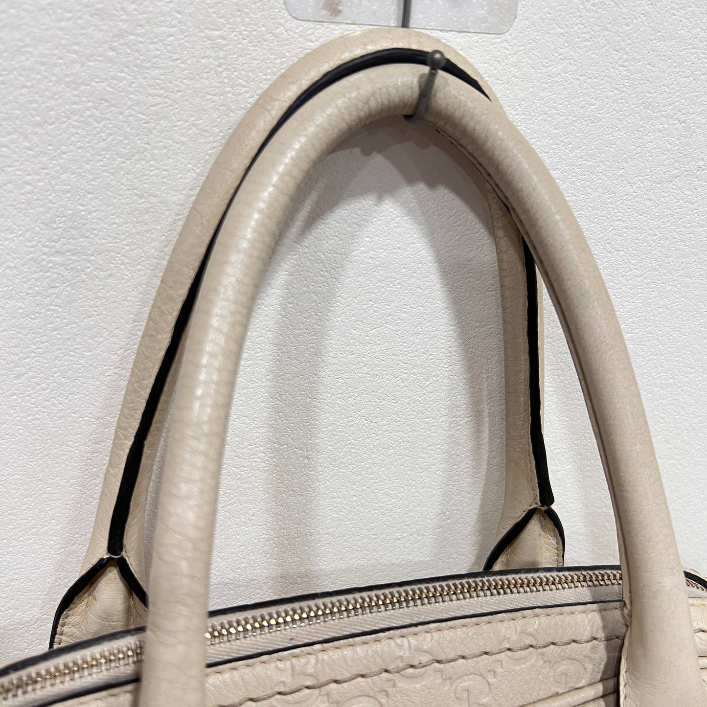 GUCCI Cream Leather Guccissima Signoria Medium Dome