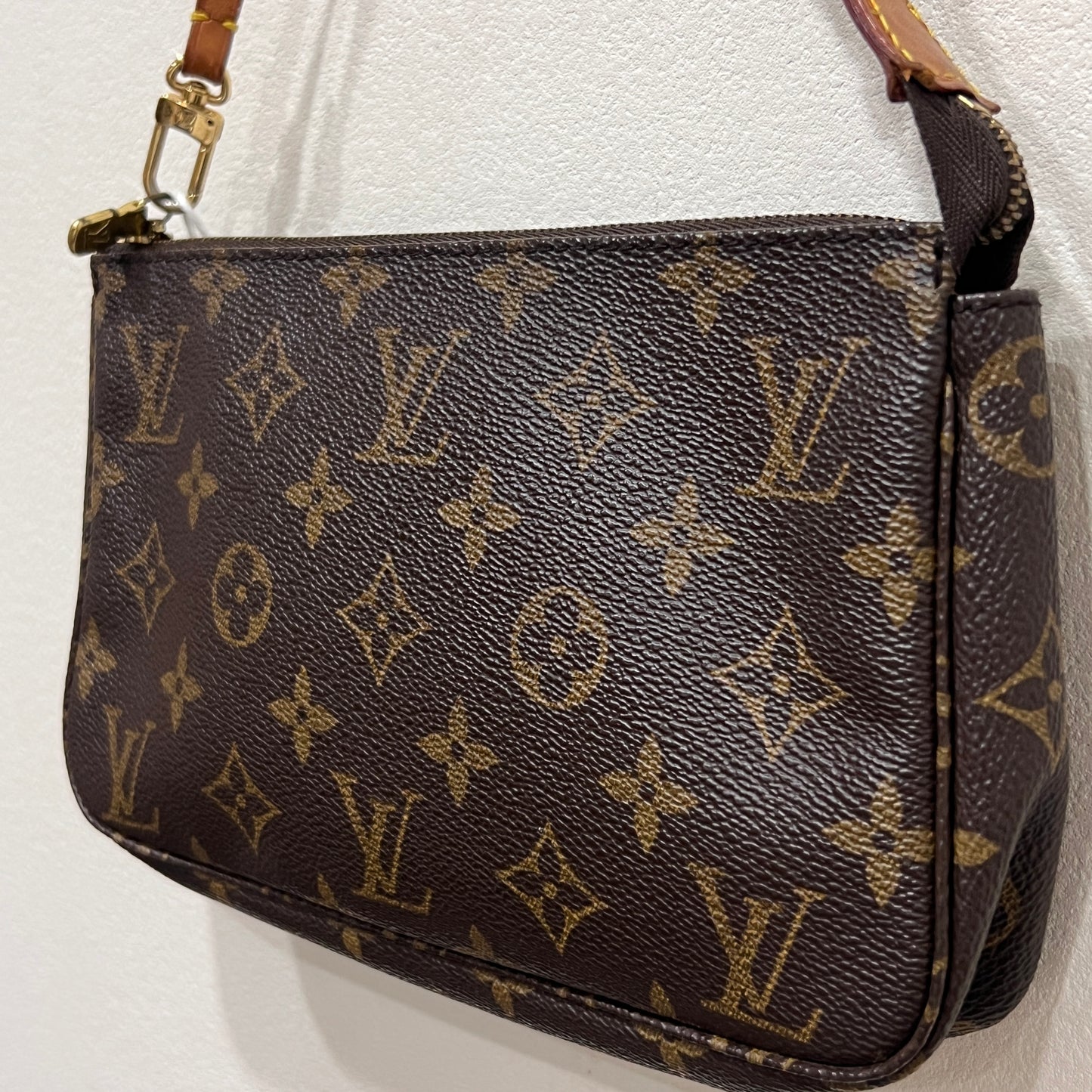 LOUIS VUITTON Accessory Pochette
