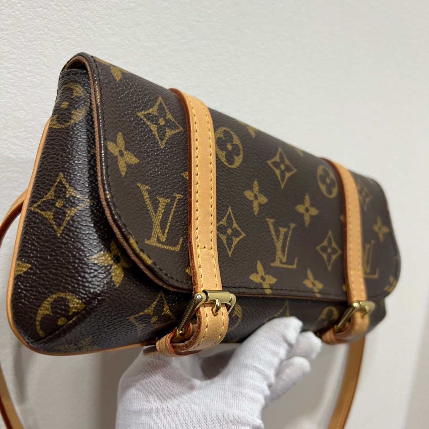 LOUIS VUITTO Belt Bag