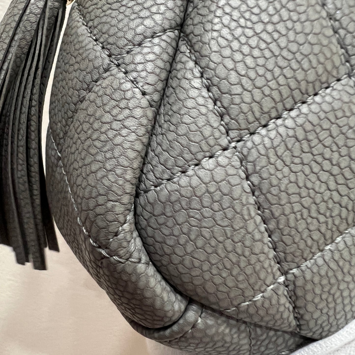 CHANEL CAVIAR Gray Shoulder Bag