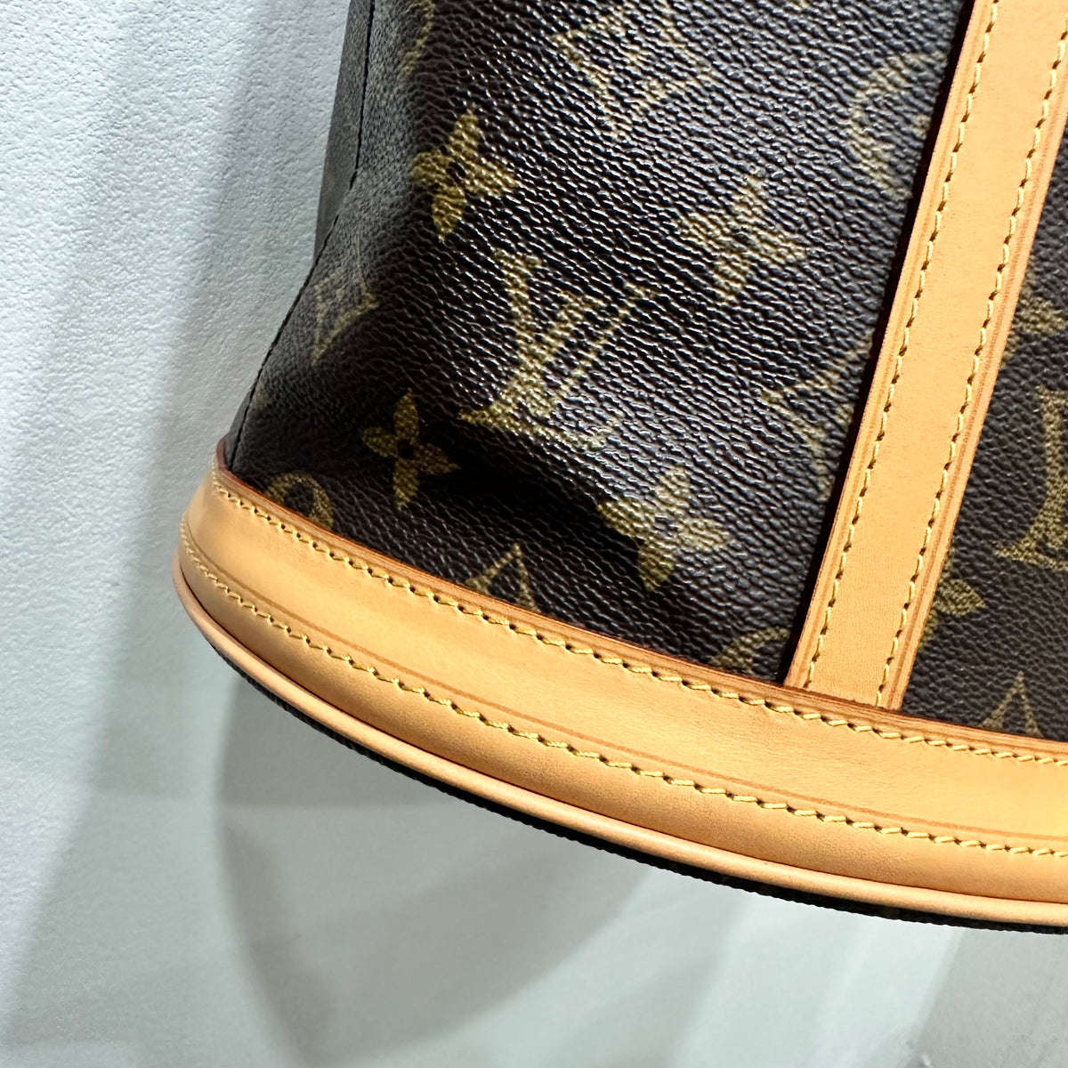 LOUIS VUITTON bucket GM