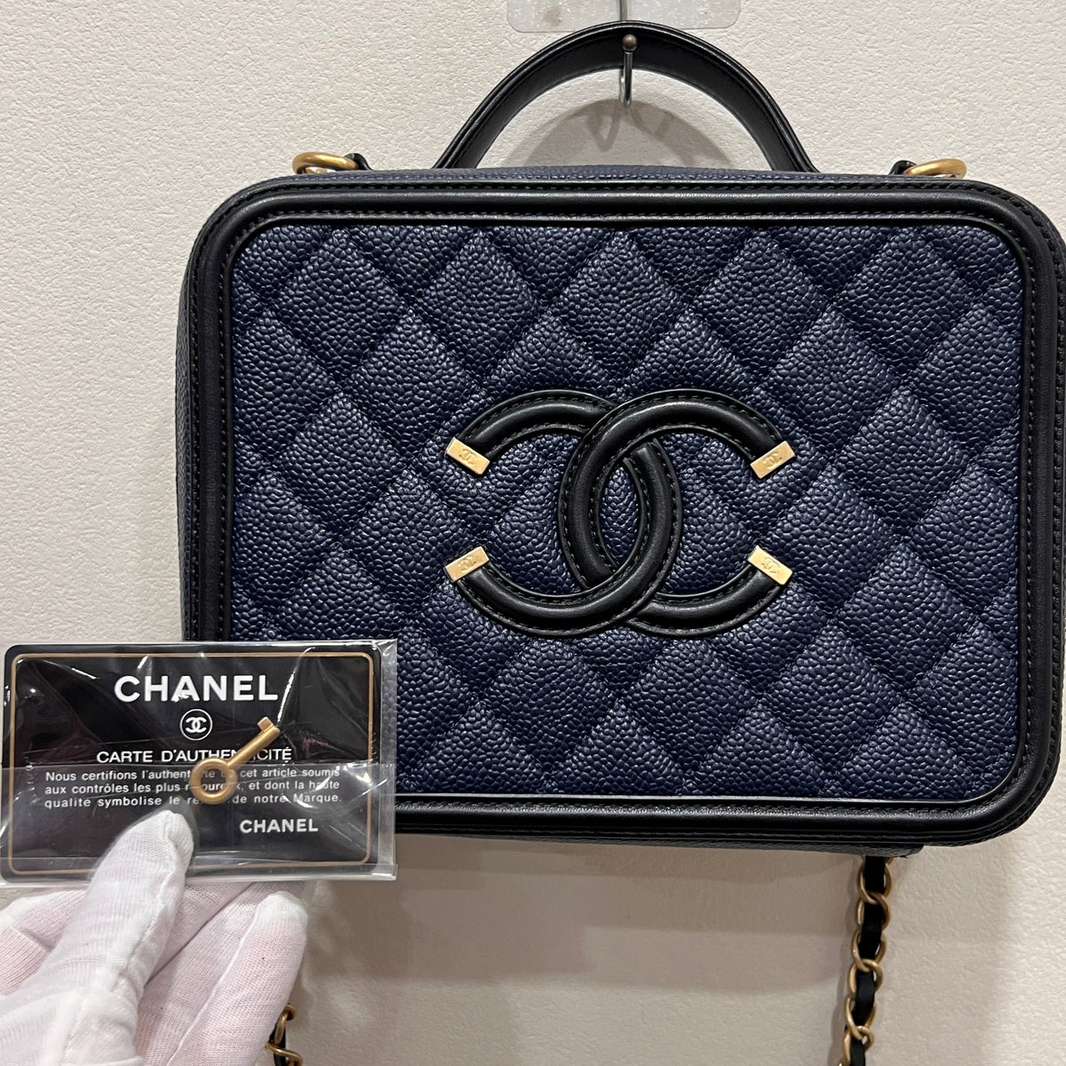 CHANEL CC Filigree Vanity Case Quilted Caviar Medium