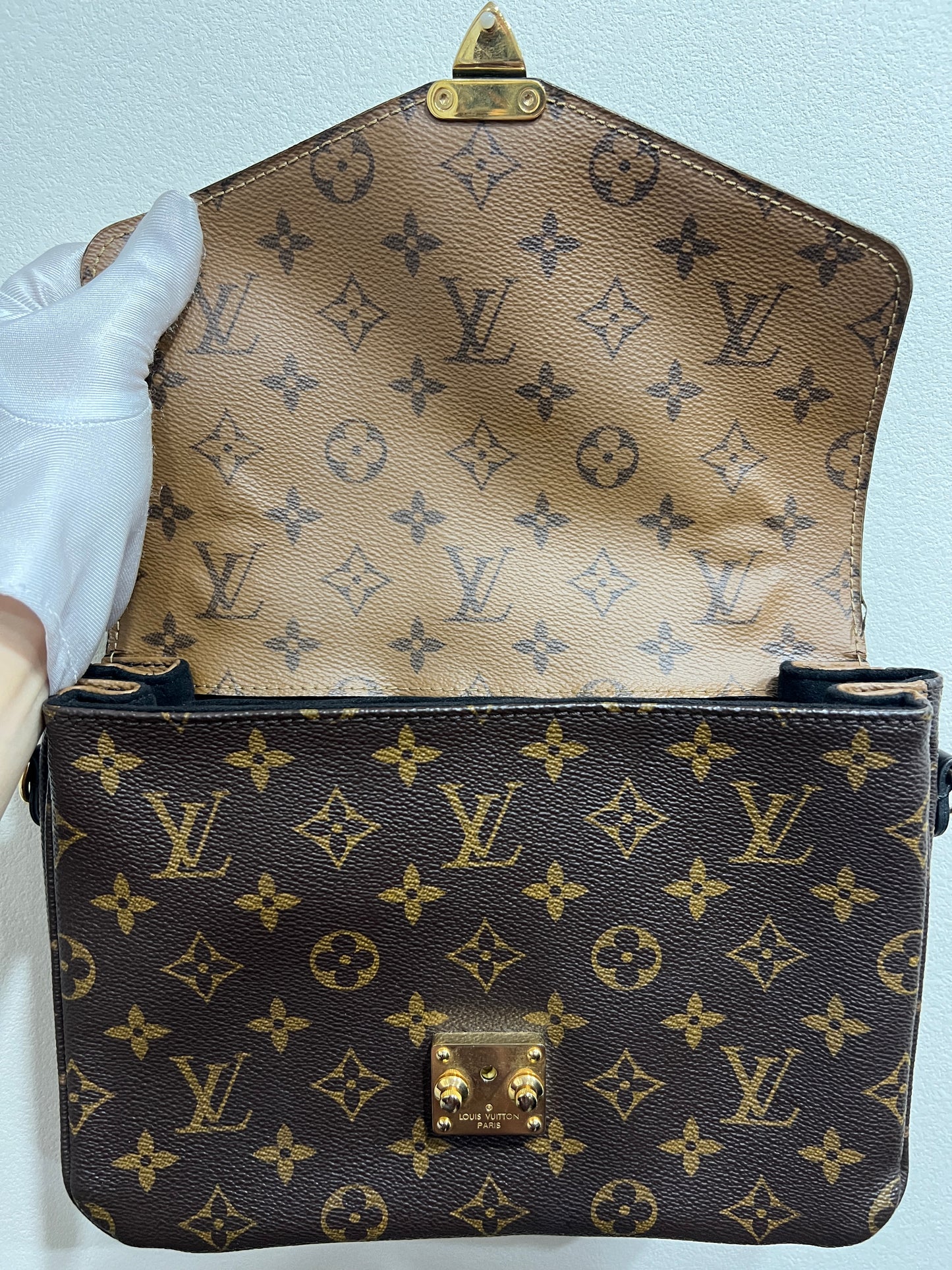 LOUIS VUITTON Monogram Reverse Canvas Pochette Metis