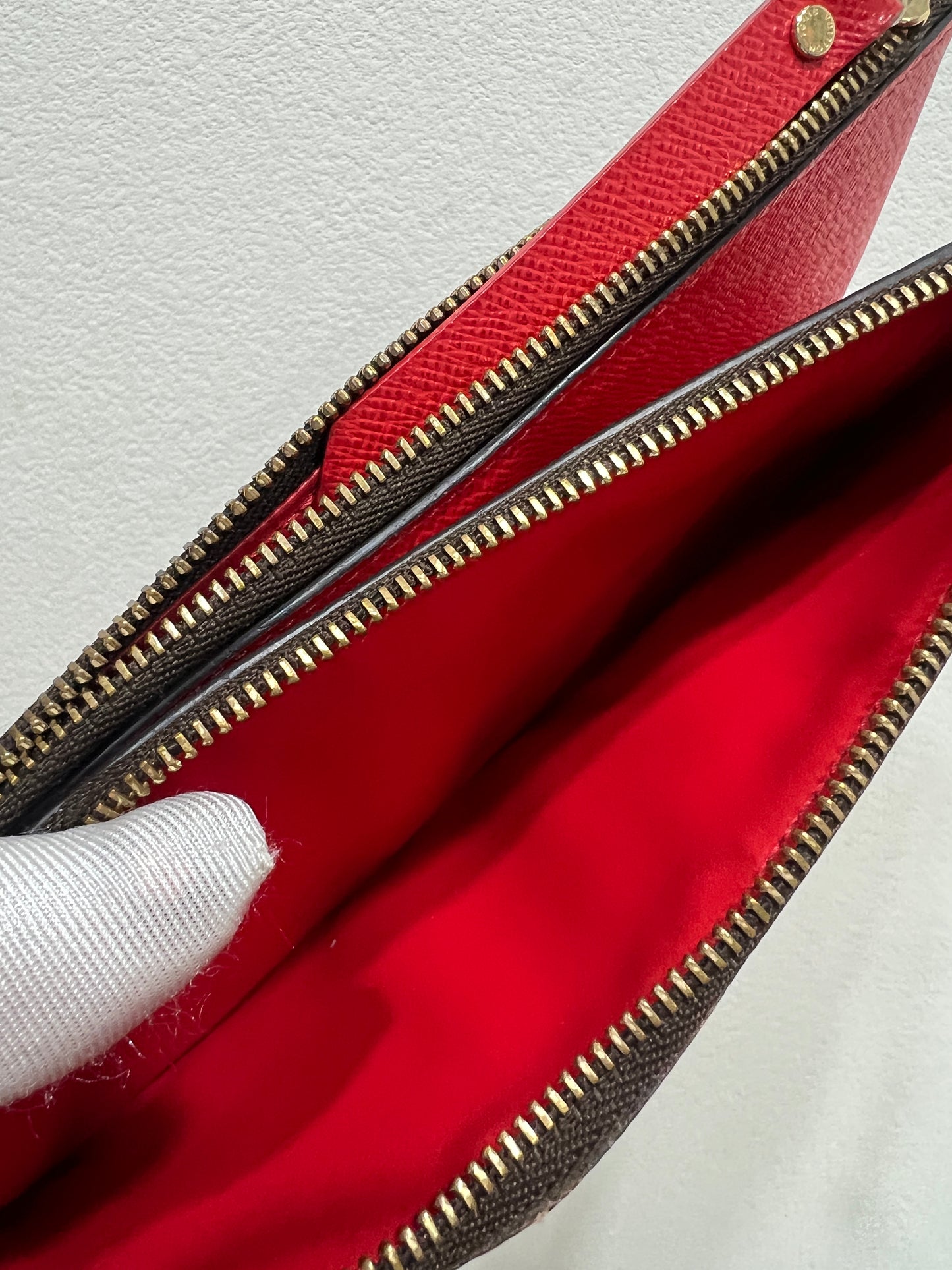 LOUIS VUITTON Portefeuille Colored Leather