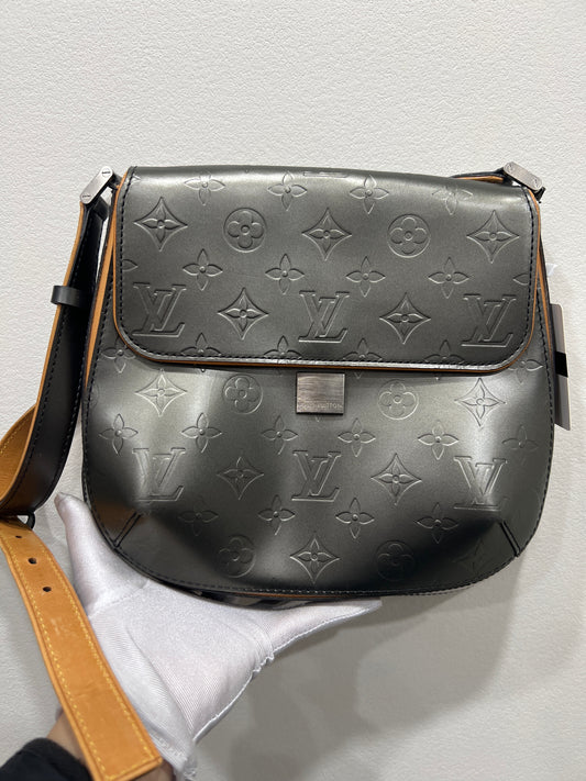 LOUIS VUITTON Webster Street Shoulder