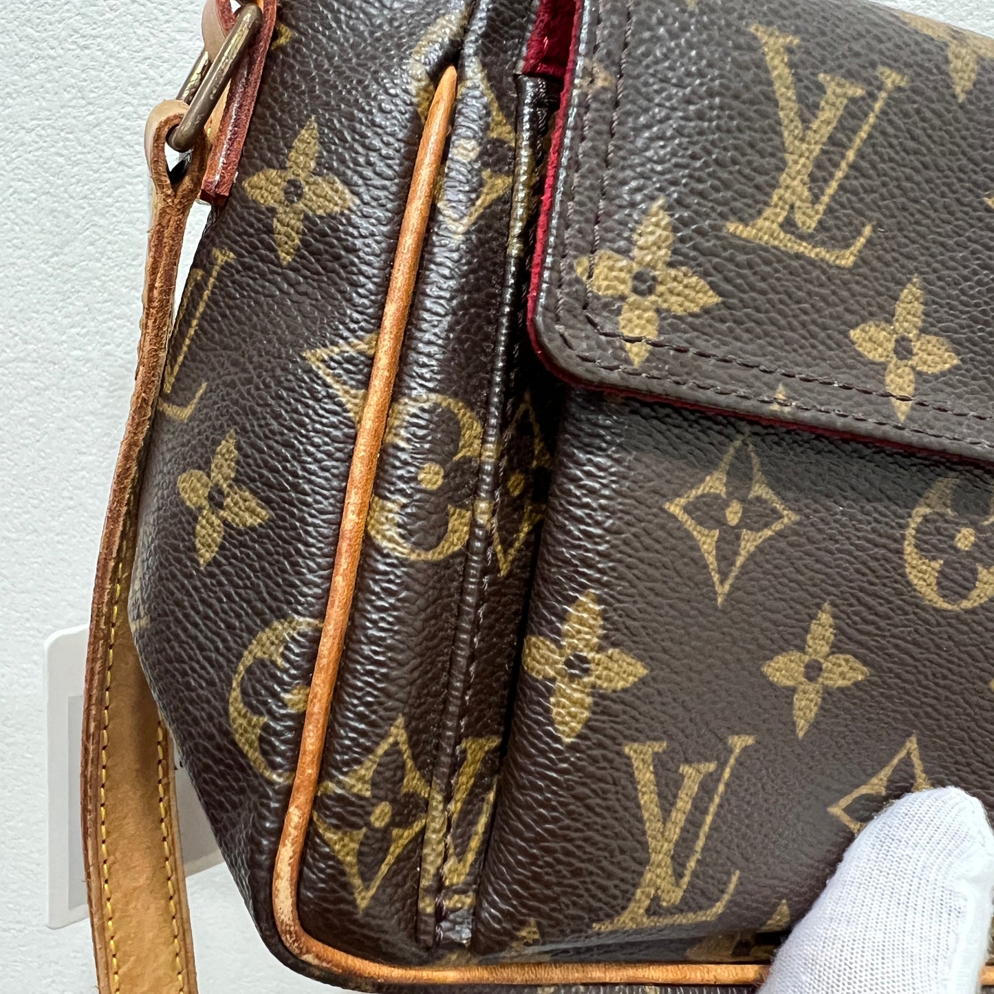 LOUIS VUITTON Cite Crossbody