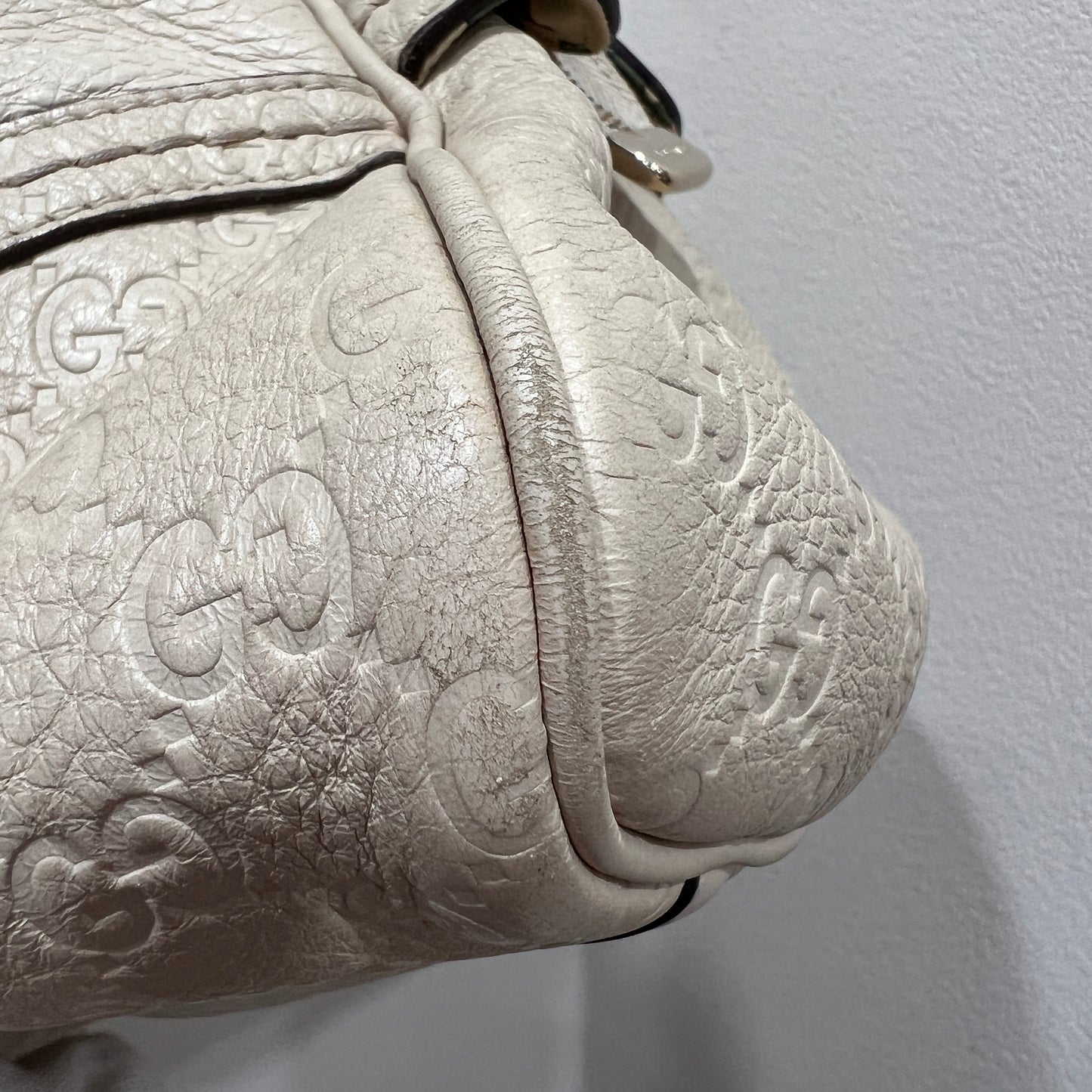 GUCCI Cream Leather Guccissima Signoria Medium Dome