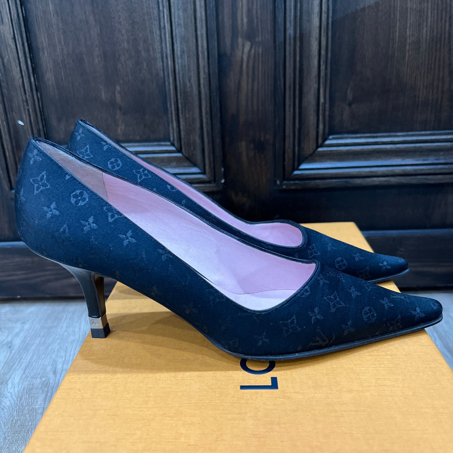 LOUIS VUITTON Shoes 37 1/2