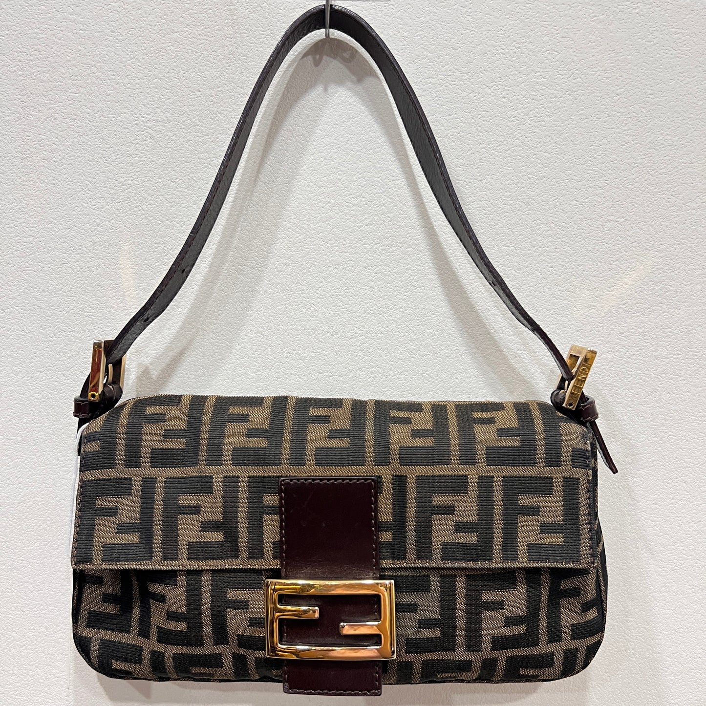 FENDI Baguette Gold