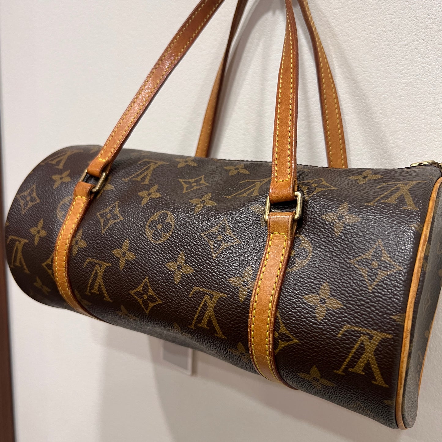 LOUIS VUITTON Papillon 28